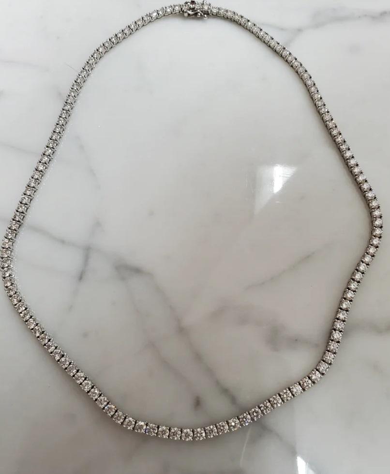 10.44 Carat Total Weight Straight Line Natural Diamond Tennis Necklace In New Condition For Sale In Los Angeles, CA