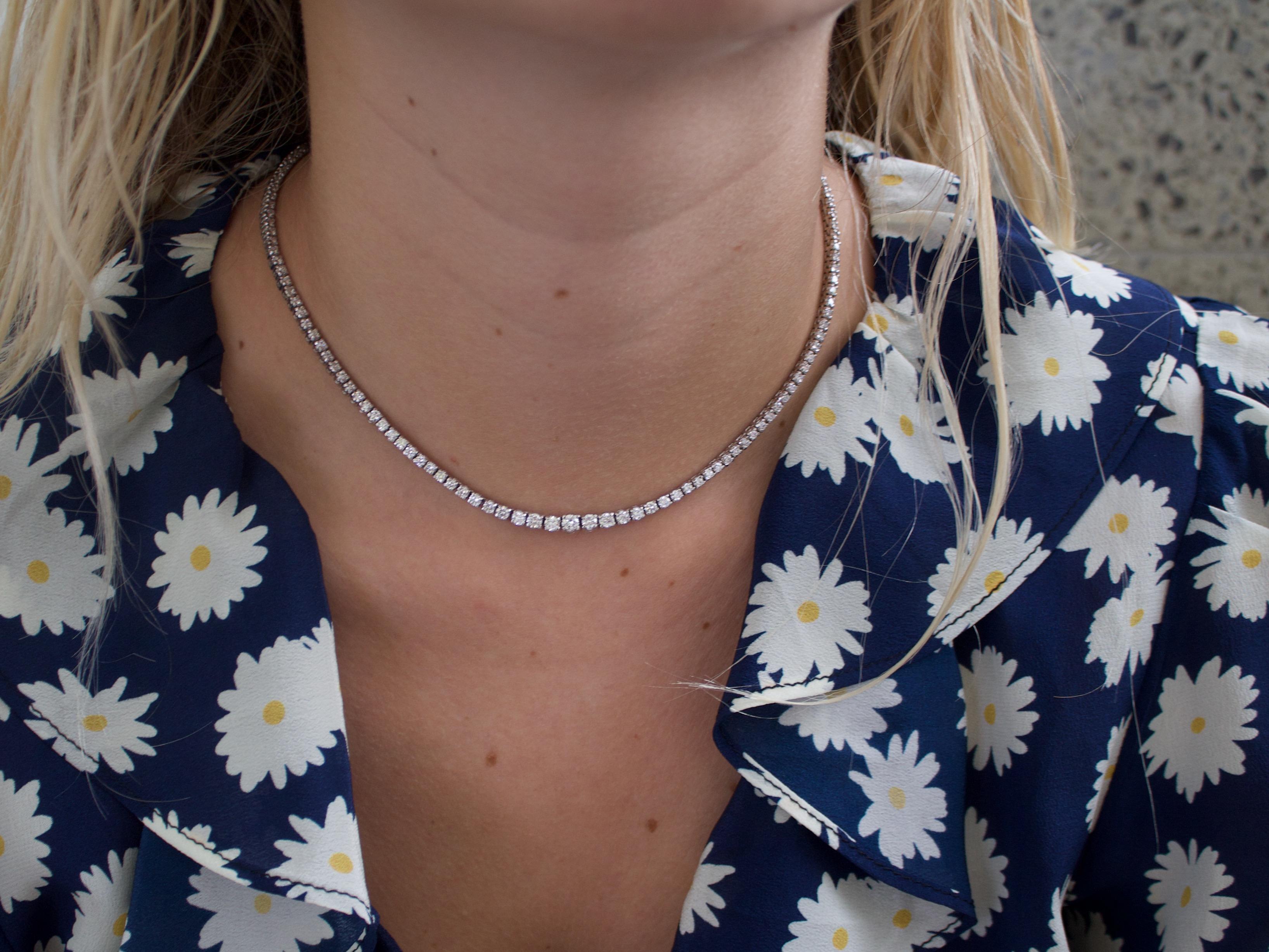 Straight Line Rivie´re Diamond Necklace  6.00 carats in White Gold
One Hundred and Forty Round Brilliant Cut Diamonds weighing 6.00 carats approximately [GH VVS-SI1] Very nice quality.  
