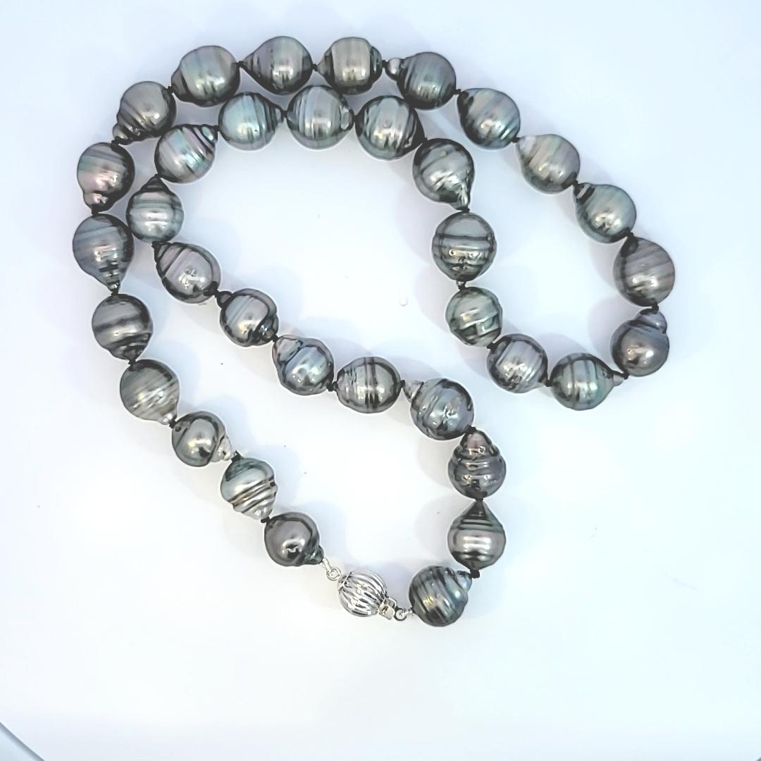 Strand de perles de Tahiti de couleur naturelle Bon état - En vente à Dallas, TX