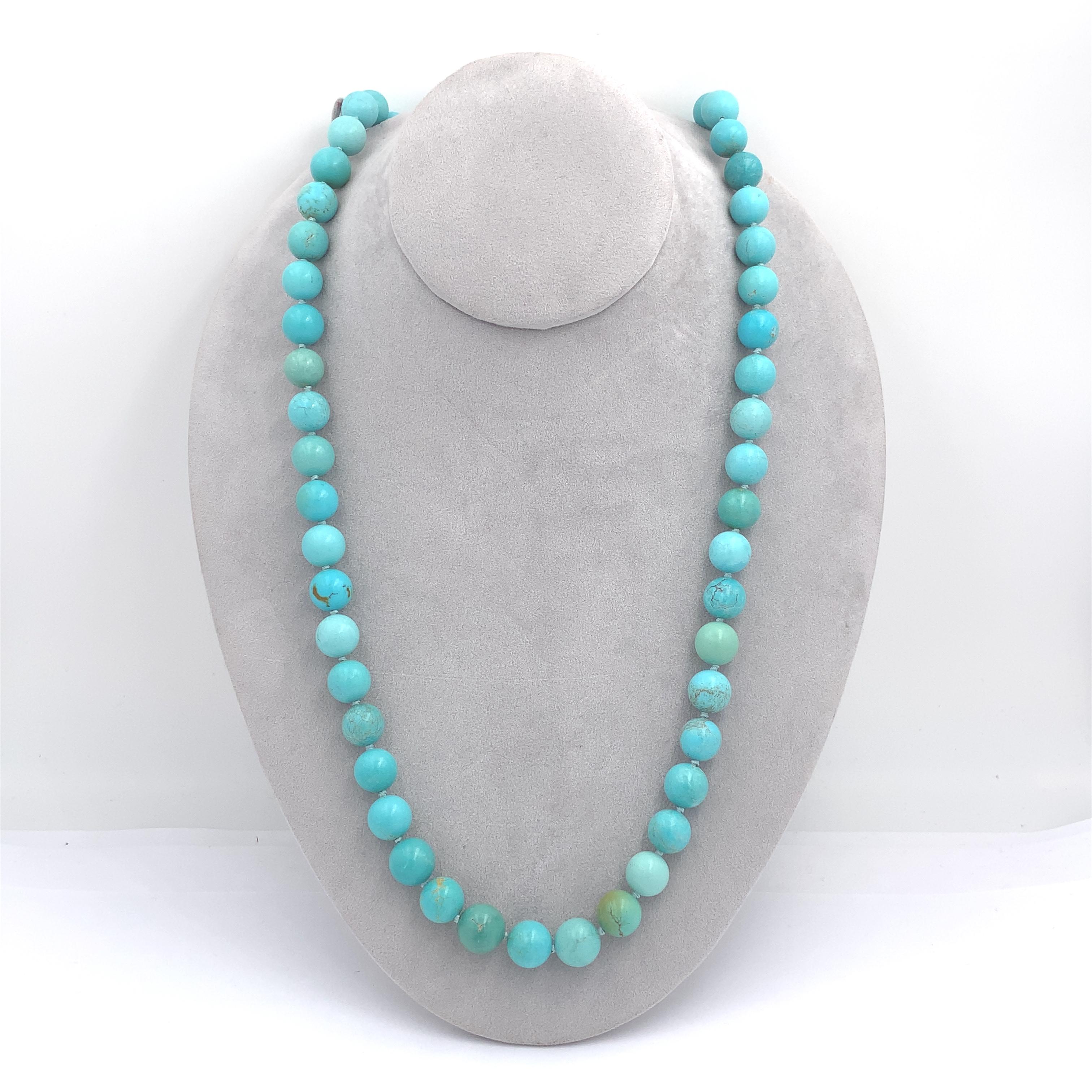 Contemporain Collier de perles de turquoise Kingman de 12 mm avec fermoir 14K en vente