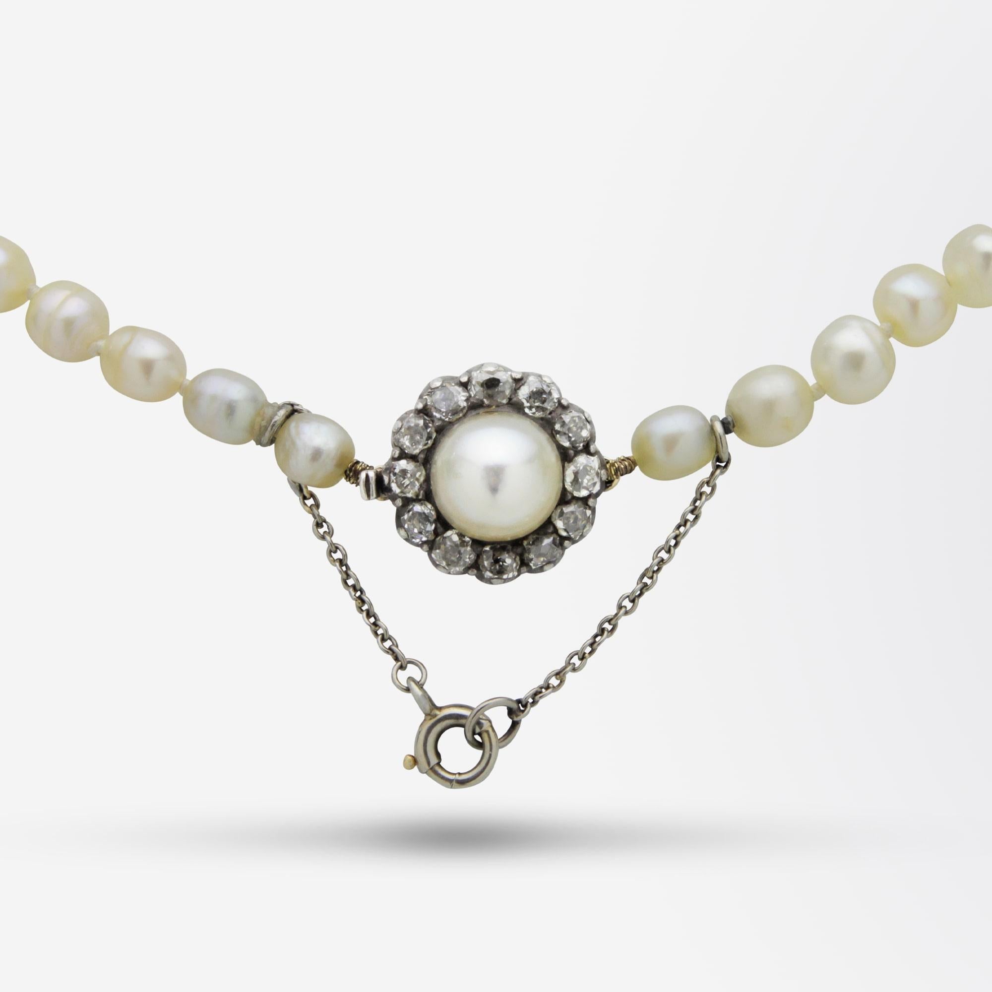 Strang aus 85 natürlichen Perlen mit 15 Karat Gold und Diamantverschluss (Alteuropäischer Brillantschliff) im Angebot