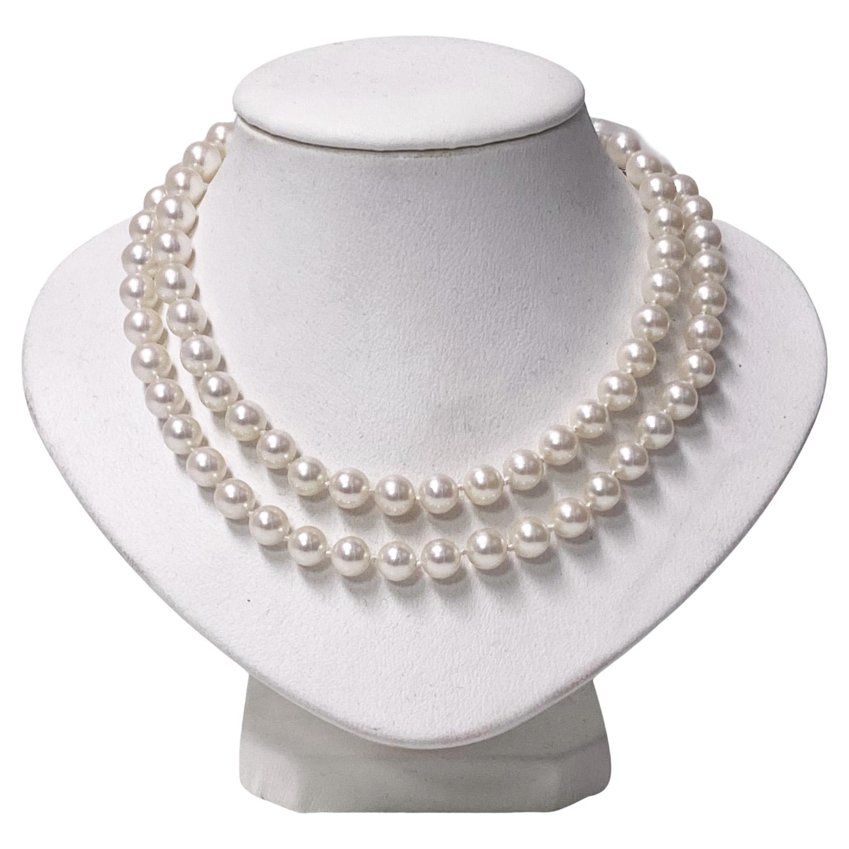 Strand of Cultured Fresh Water Pearl Necklace 22 Inches In Good Condition In Toronto, ON