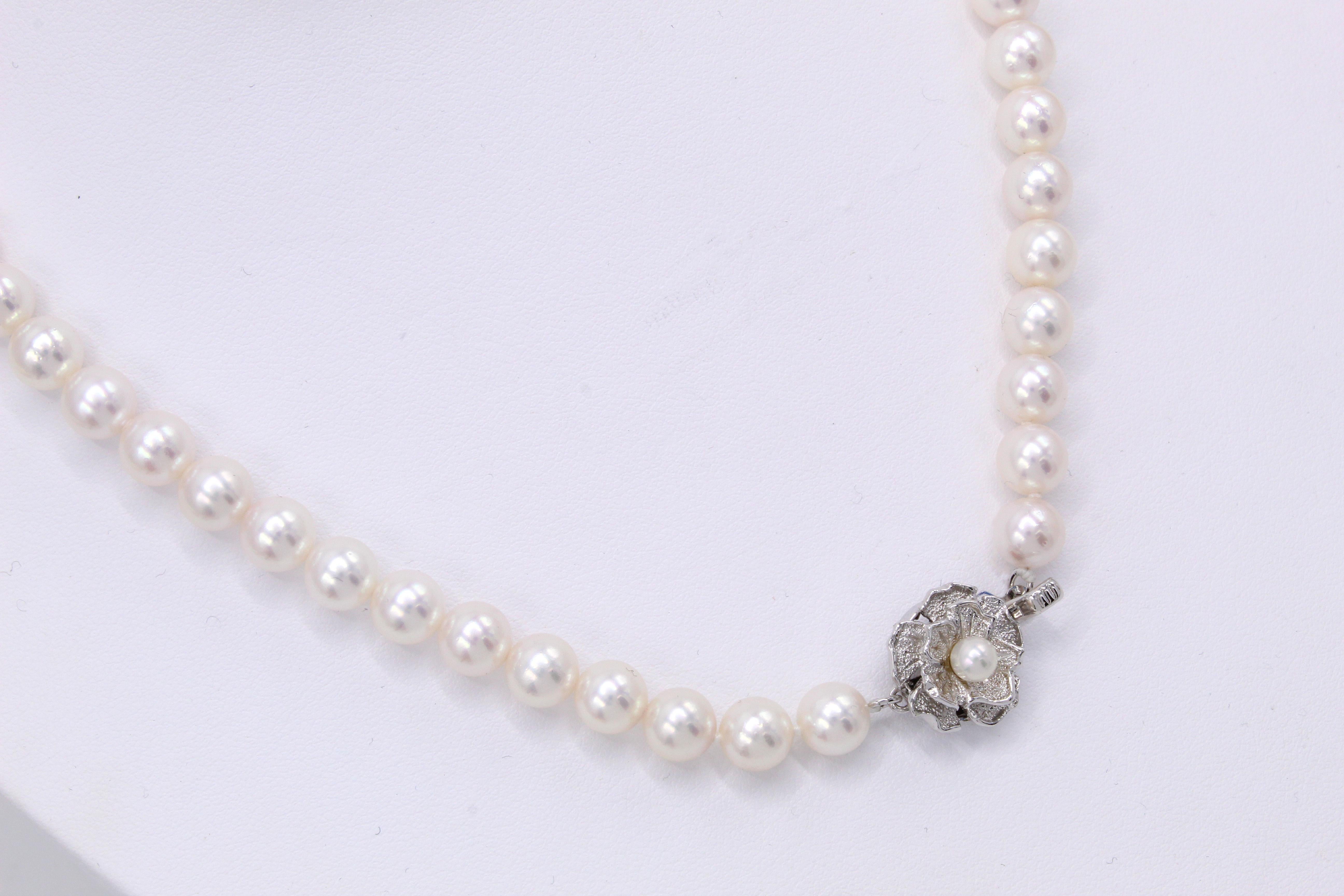 Strand of Fine Akoya Pearl Necklace In New Condition In New York, NY