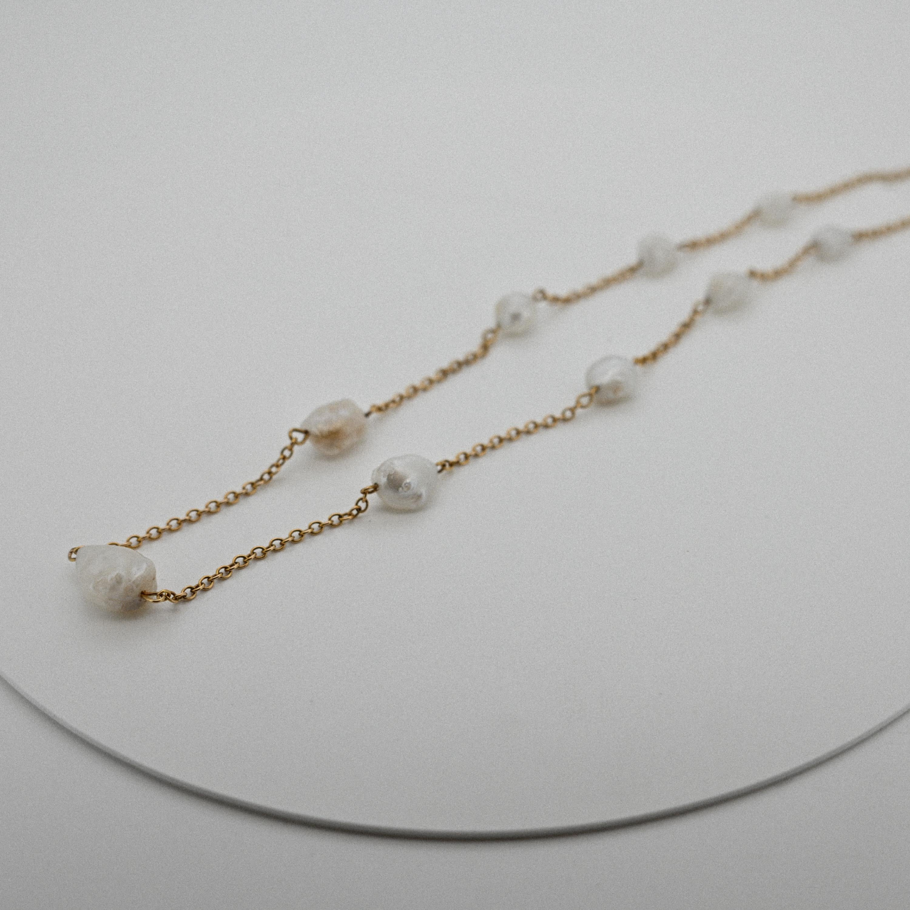 Non taillé Brin de neuf perles d'eau salée naturelles - Certifiées GIA et non traitées en vente