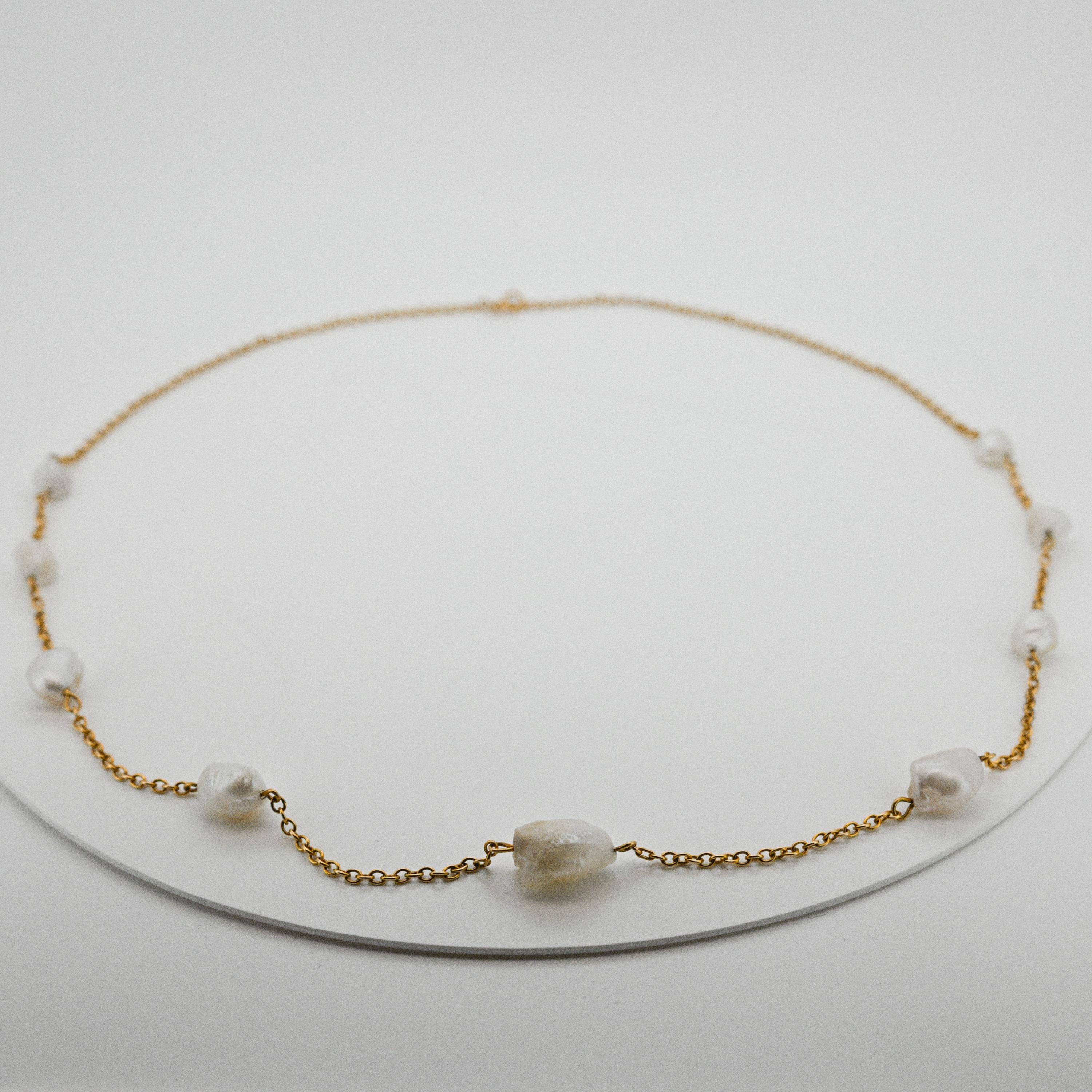 Brin de neuf perles d'eau salée naturelles - Certifiées GIA et non traitées en vente 1