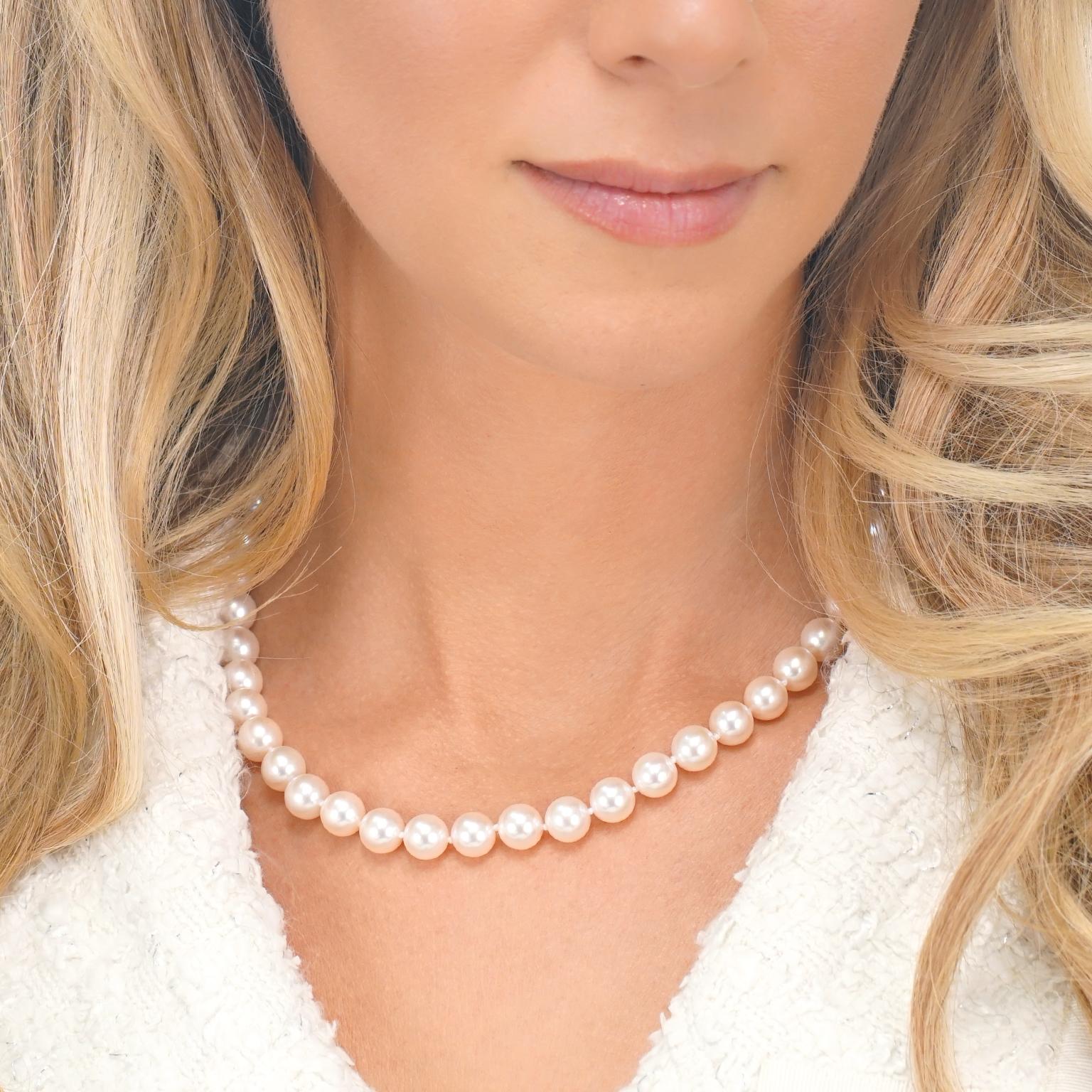 Women's Strand of Superb Akoya Pearls