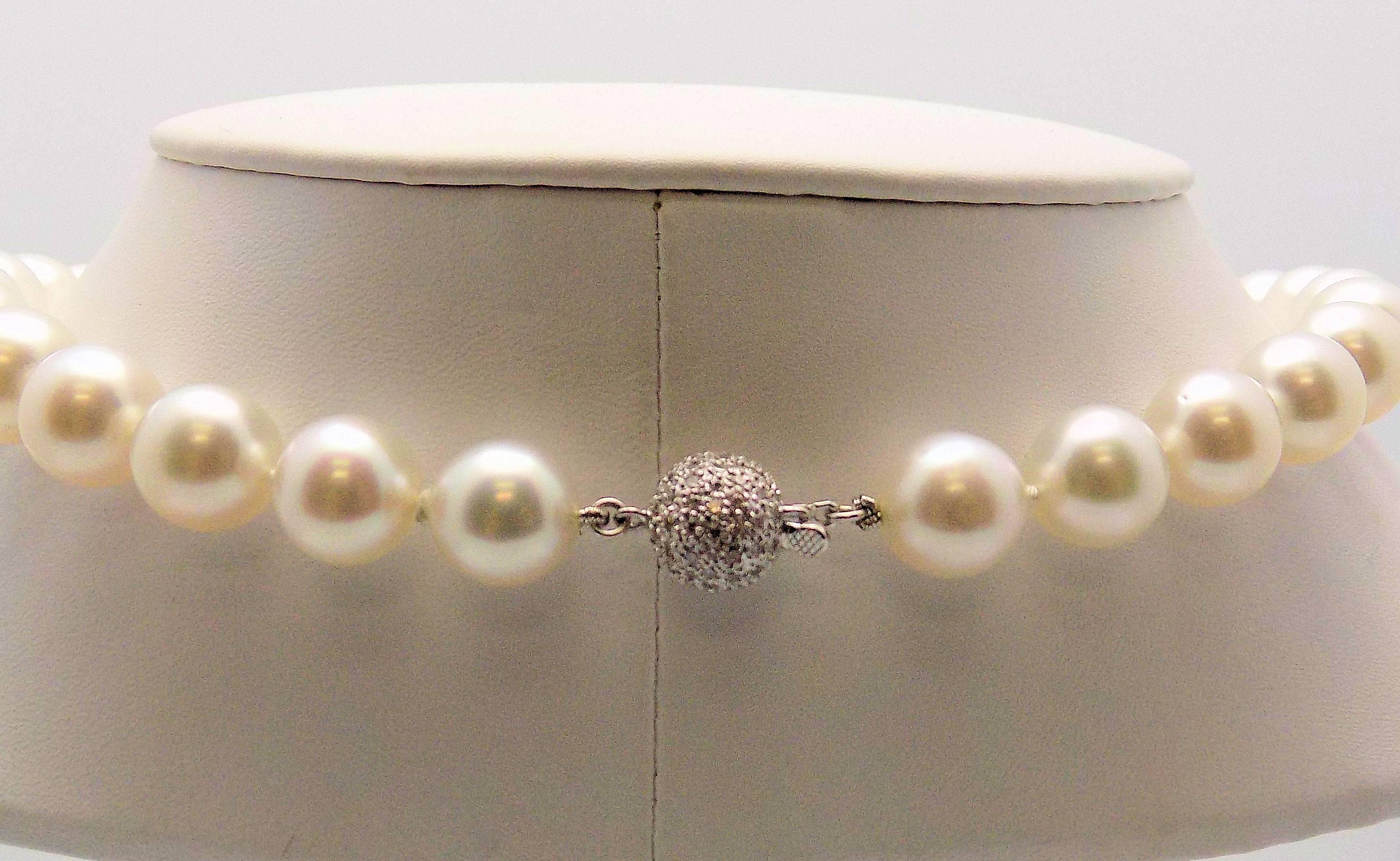 Strand South Sea Cultured Pearls with 18 Karat White Gold and Diamond Pavé Clasp In Excellent Condition For Sale In Dallas, TX