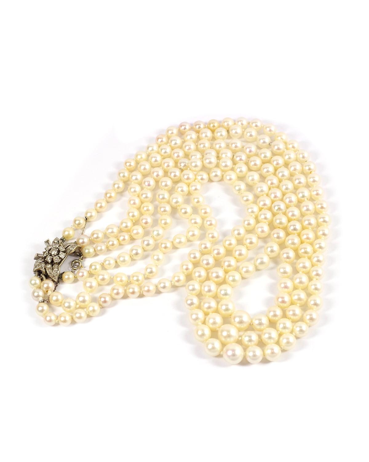 Contemporaneo Collana a tre fili di perle coltivate, chiusura in oro e diamanti, anni '70, Francia in vendita