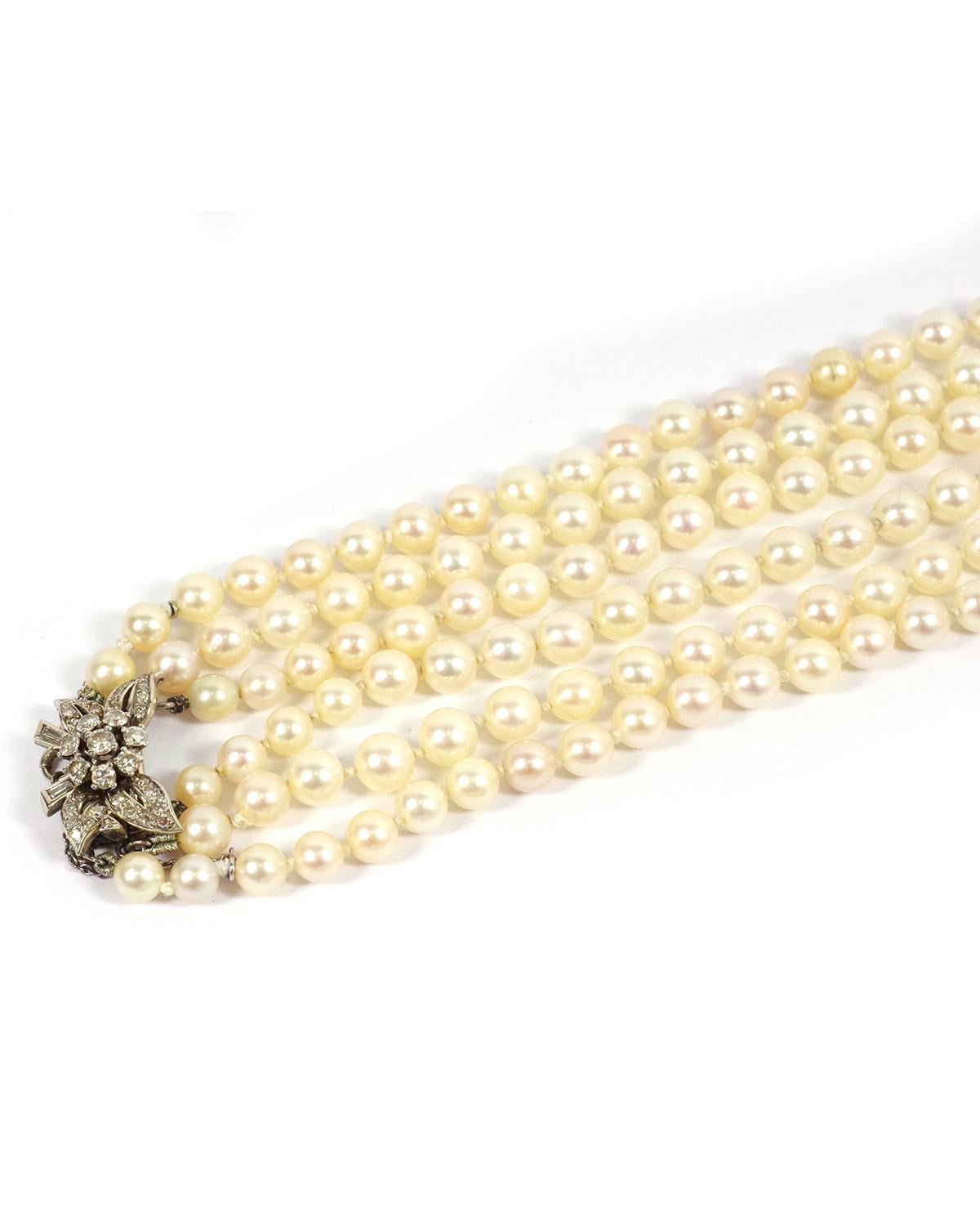 Collana a tre fili di perle coltivate, chiusura in oro e diamanti, anni '70, Francia in vendita 1