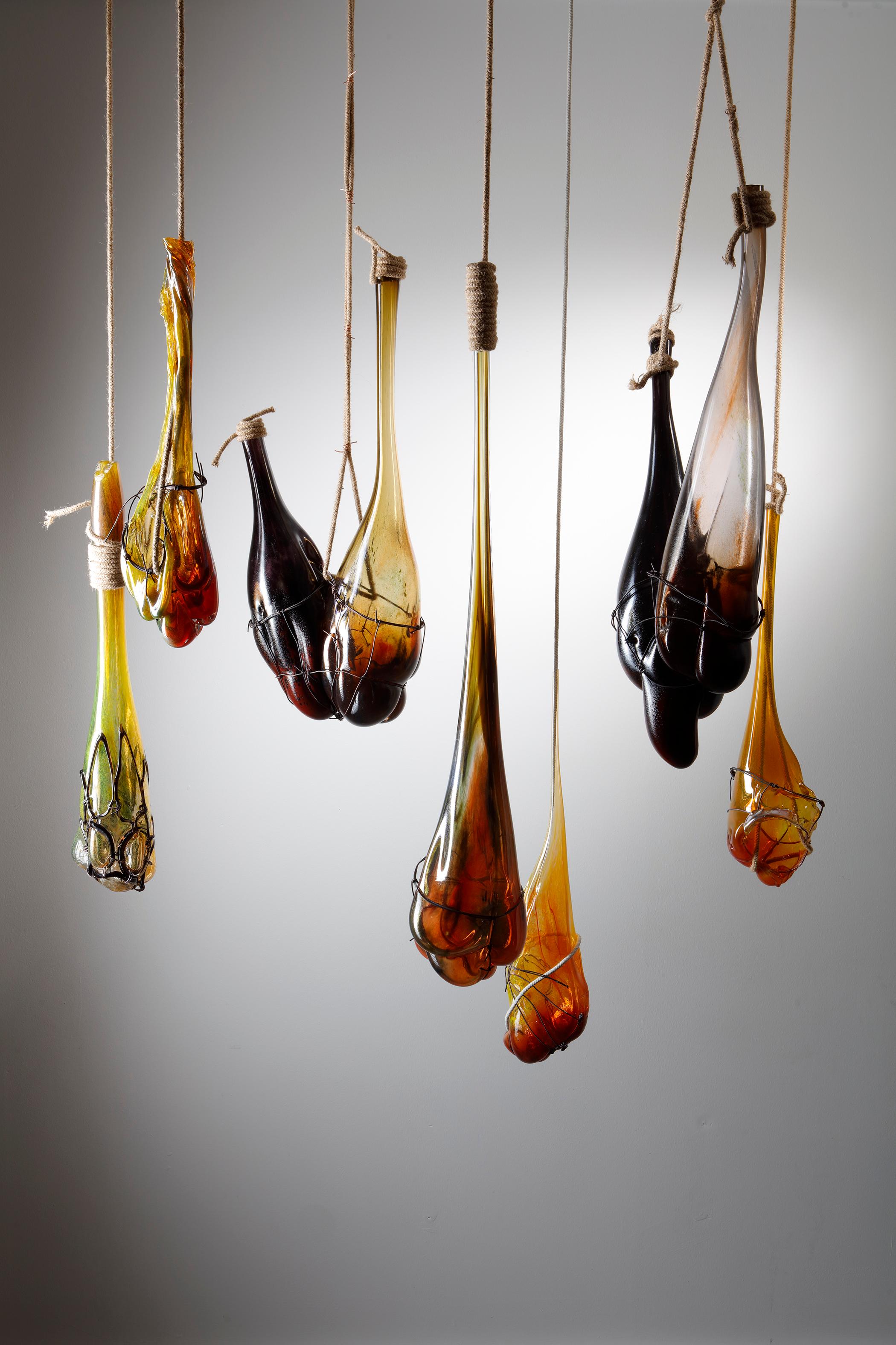 Eine seltsame Obstinstallation, eine einzigartige hängende Glasskulptur von Chris Day (Handgefertigt)