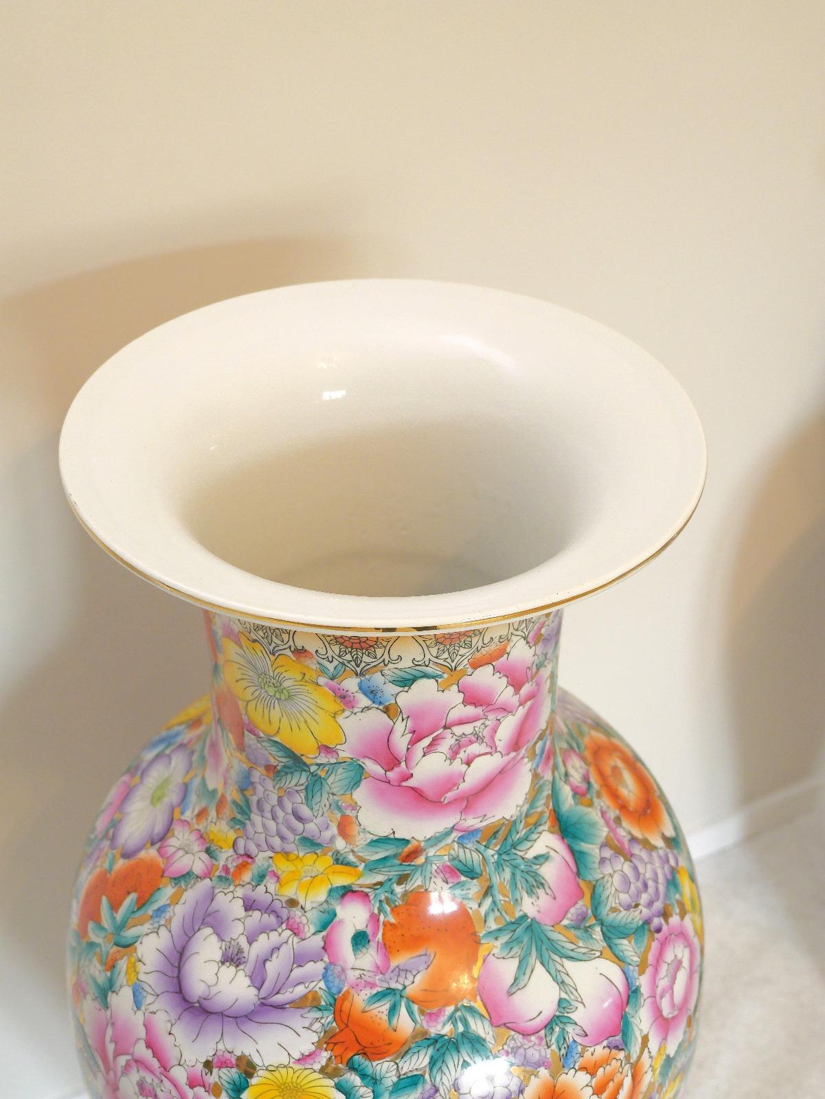 20th Century Extraordinary Pair of Chinese Vases, 20th century For Sale