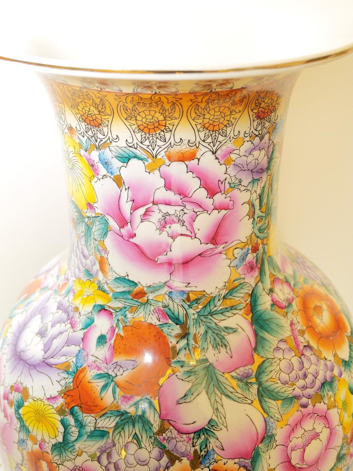 Extraordinary Pair of Chinese Vases, 20th century For Sale 1