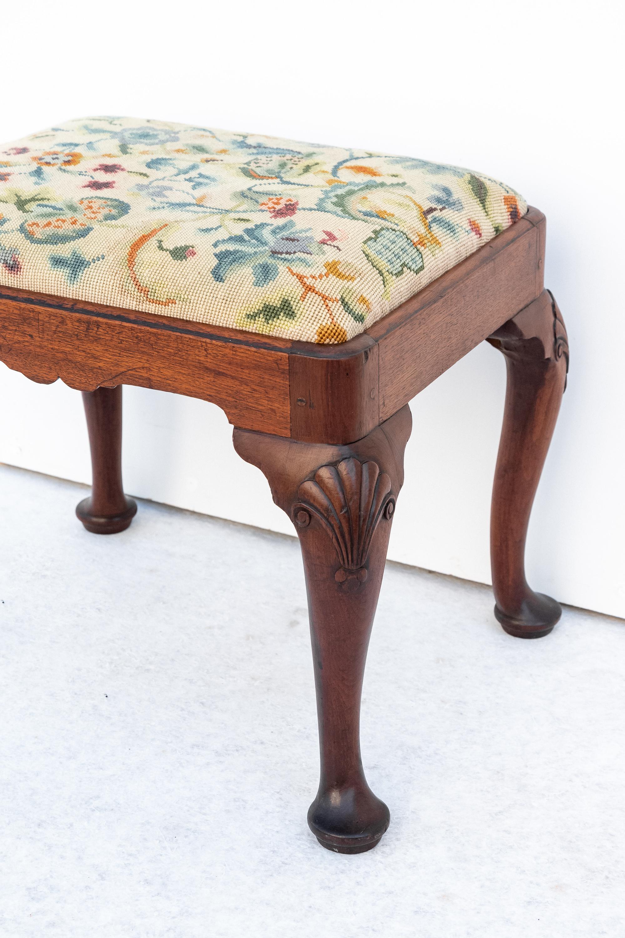 Straordinario Pouf Queen Anne, primi del '900 In condizioni buone in vendita a Bastia Umbra, IT