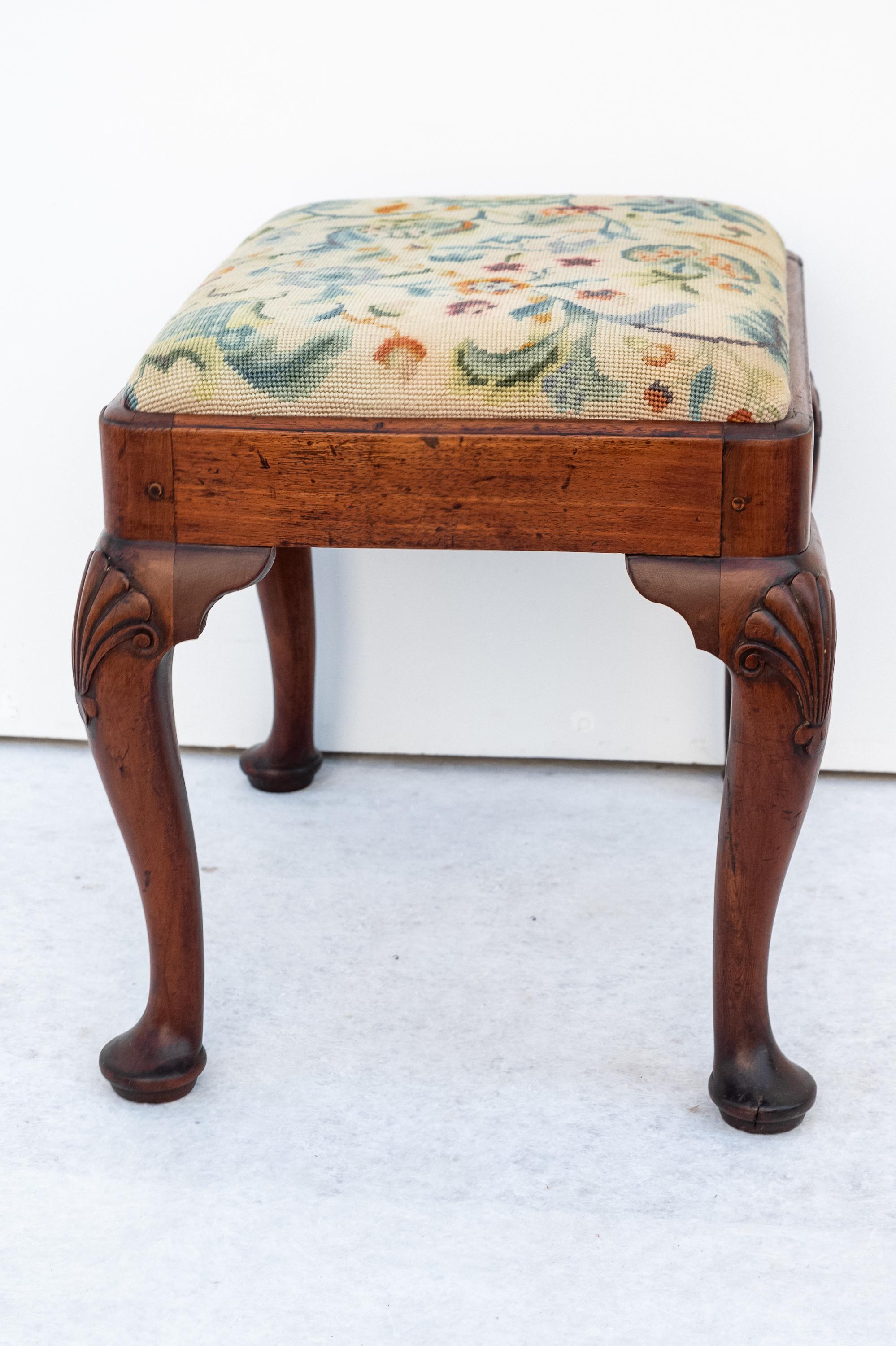 Tappezzeria Straordinario Pouf Queen Anne, primi del '900 in vendita