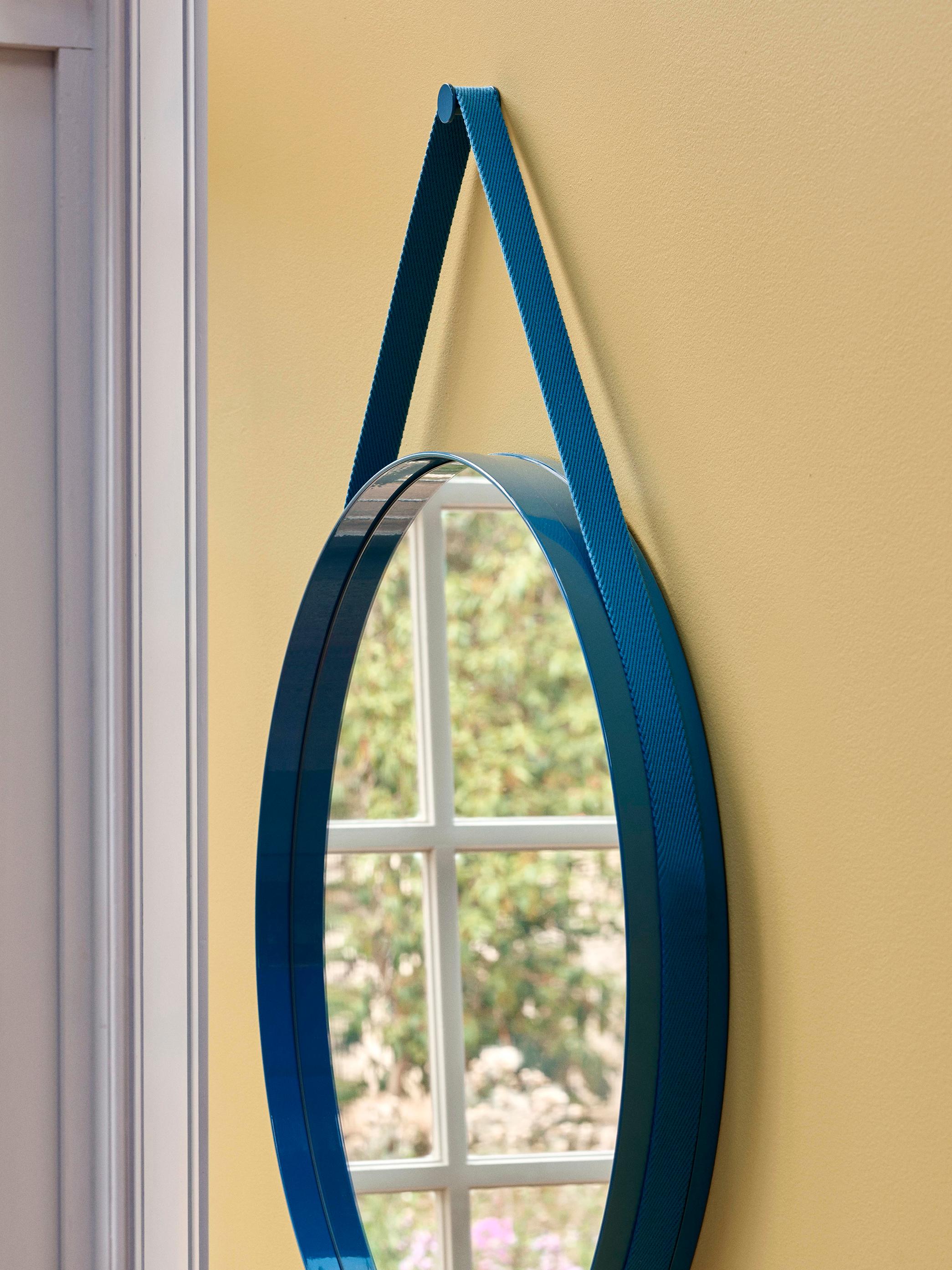 Verniciatura a polvere Specchio da cinturino n. 2, D70 in acciaio verniciato a polvere blu di Hay in vendita