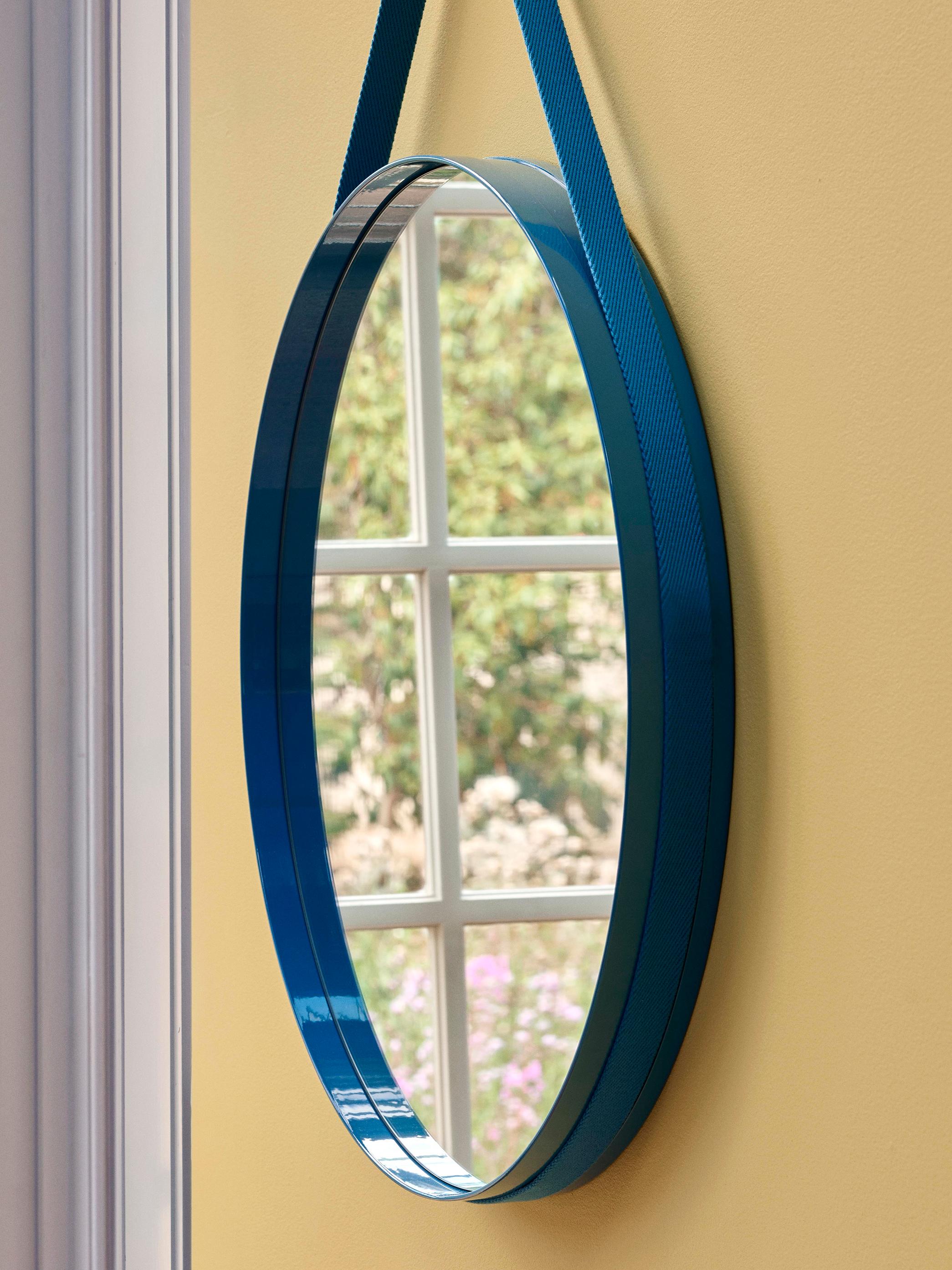XXI secolo e contemporaneo Specchio da cinturino n. 2, D70 in acciaio verniciato a polvere blu di Hay in vendita