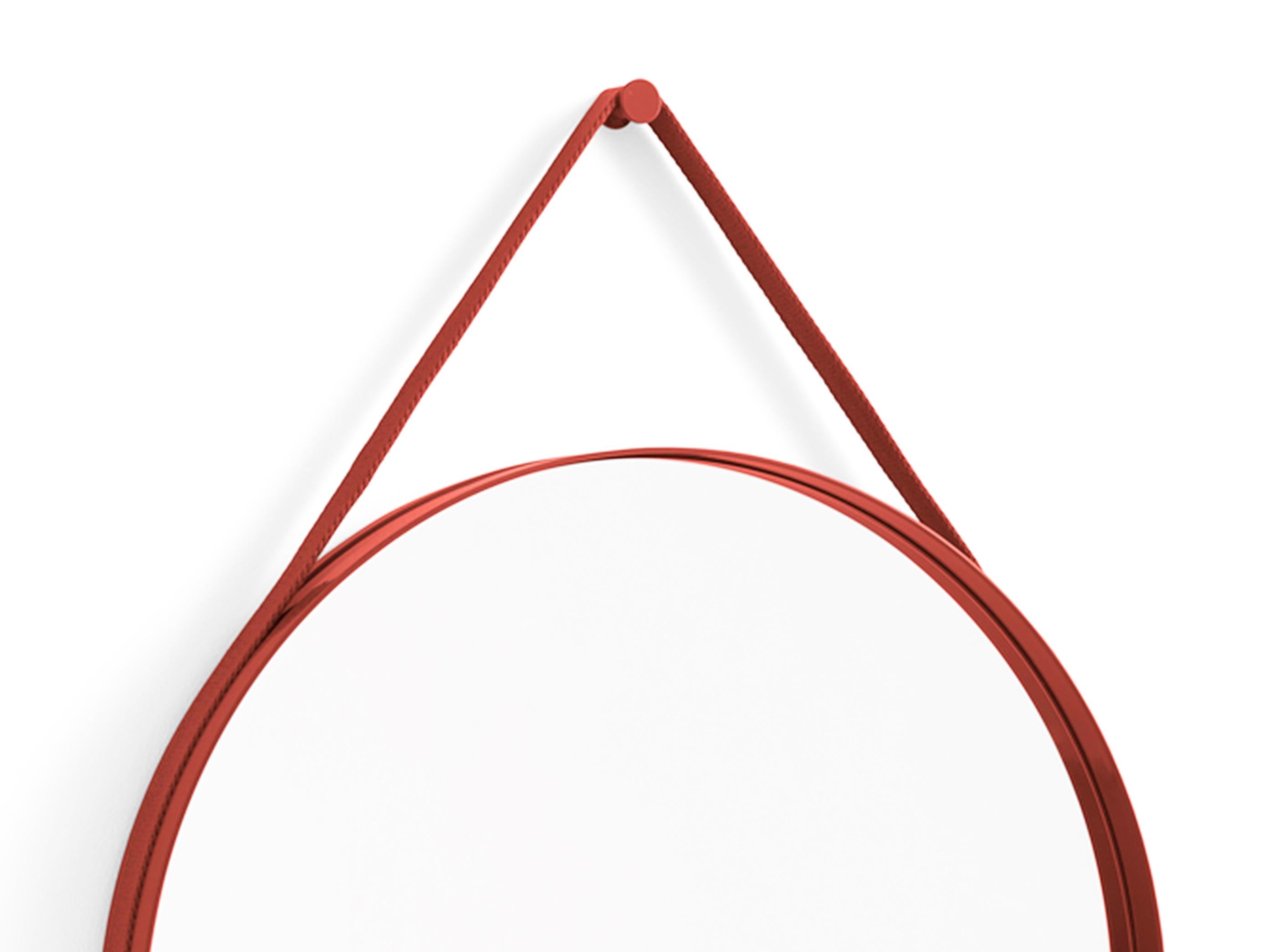 Danois Miroir à sangle n°2, D70 en acier revêtu de poudre rouge de Hay en vente