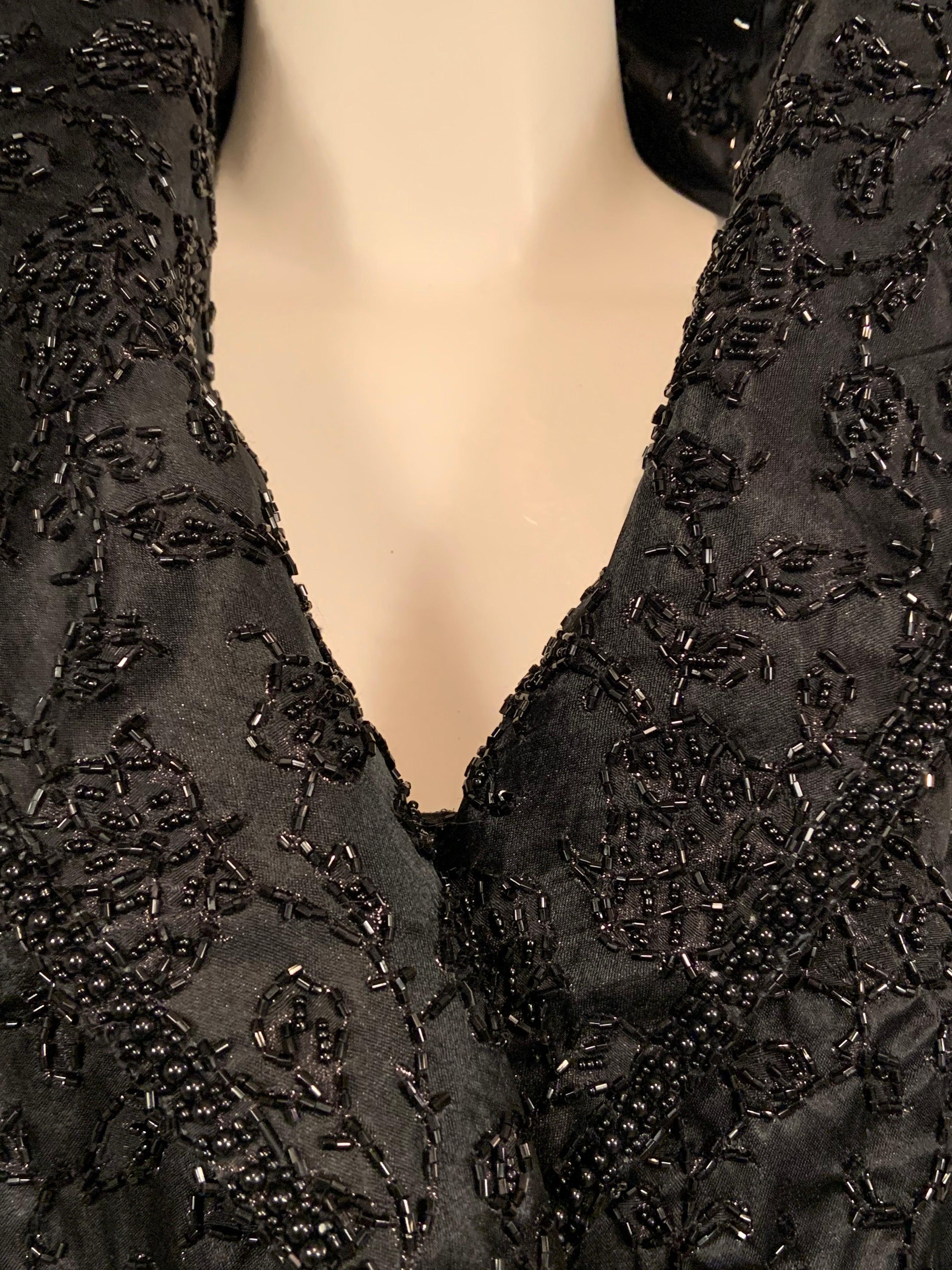 Robe sans bretelles perlée noire et veste perlée assortie en vente 8