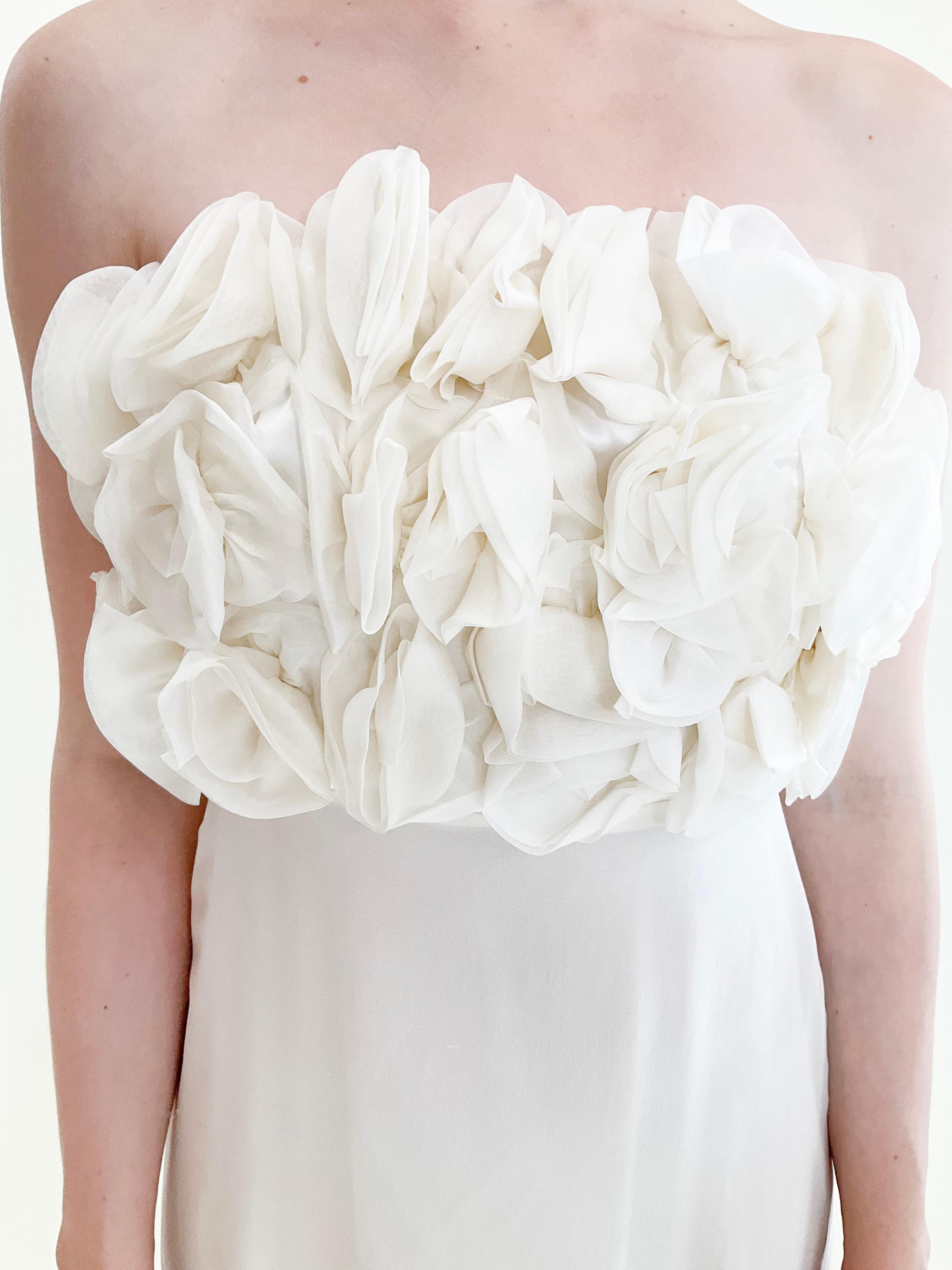 Vestido de seda marfil con top floral sin tirantes Beige en venta