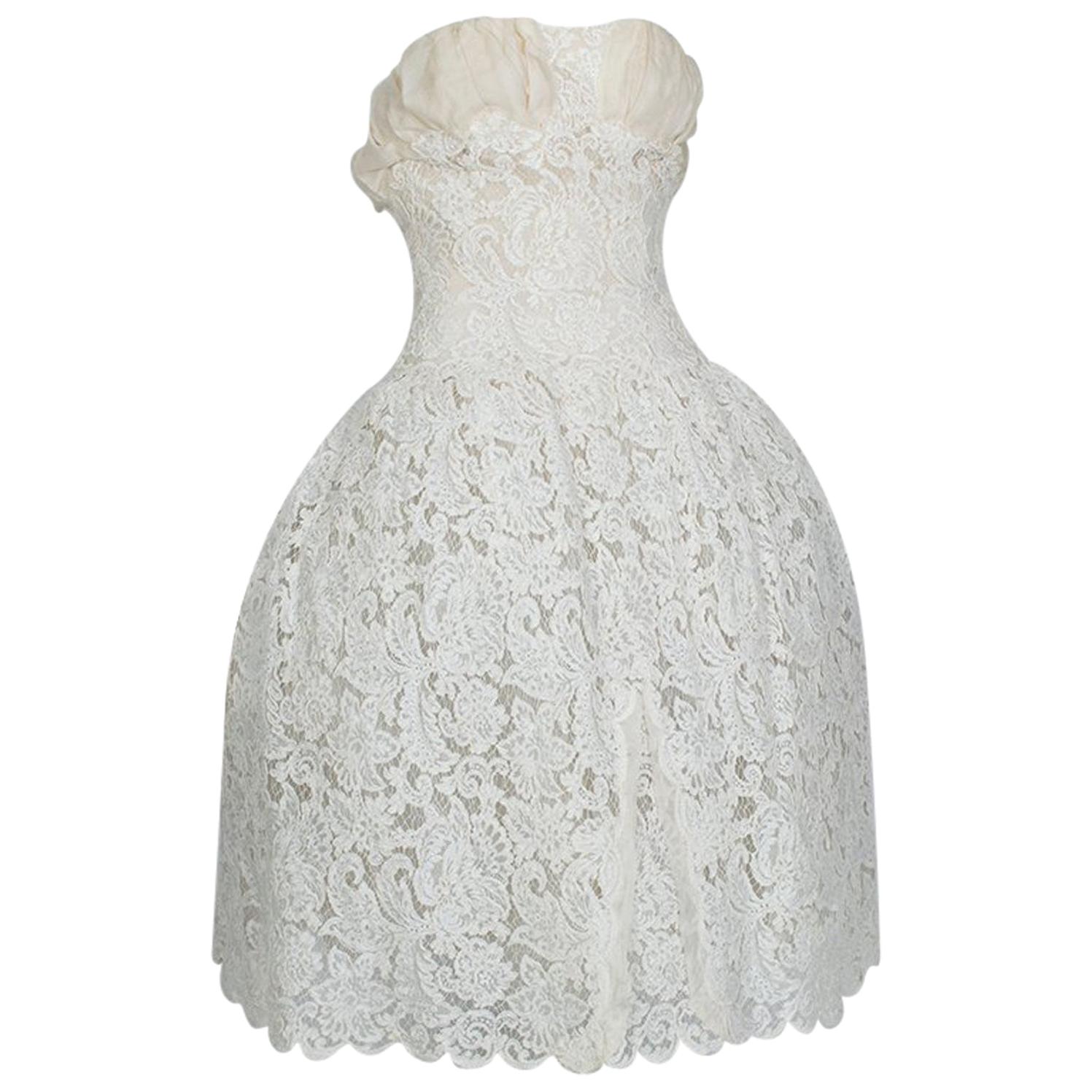 Strapless Ivory Guipure Lace Corseted Robe Française Wedding Dress - XS, 1950s