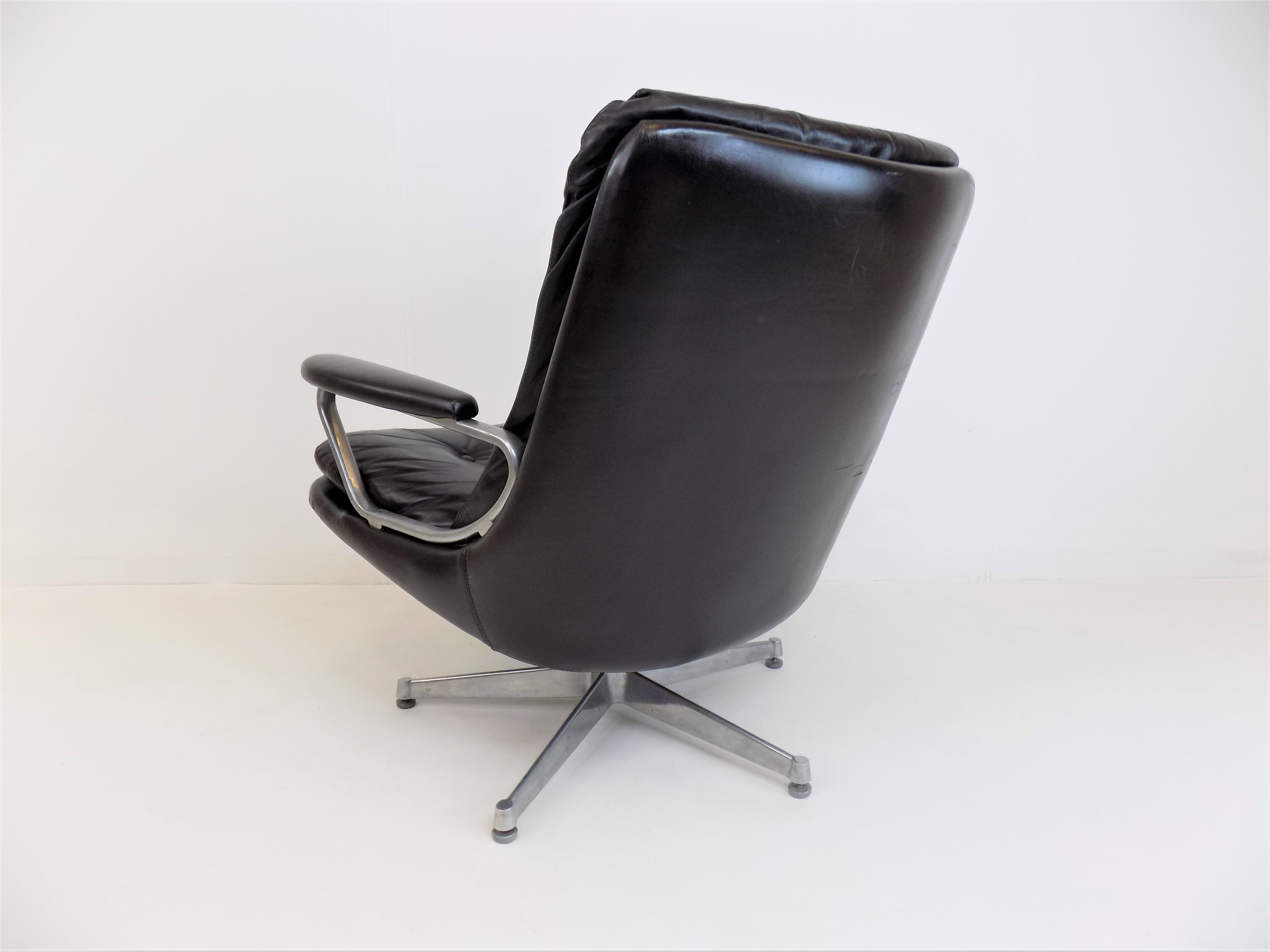 Strässle Gentilina Leather Armchair by Andre Vandenbeuck In Good Condition For Sale In Ludwigslust, DE