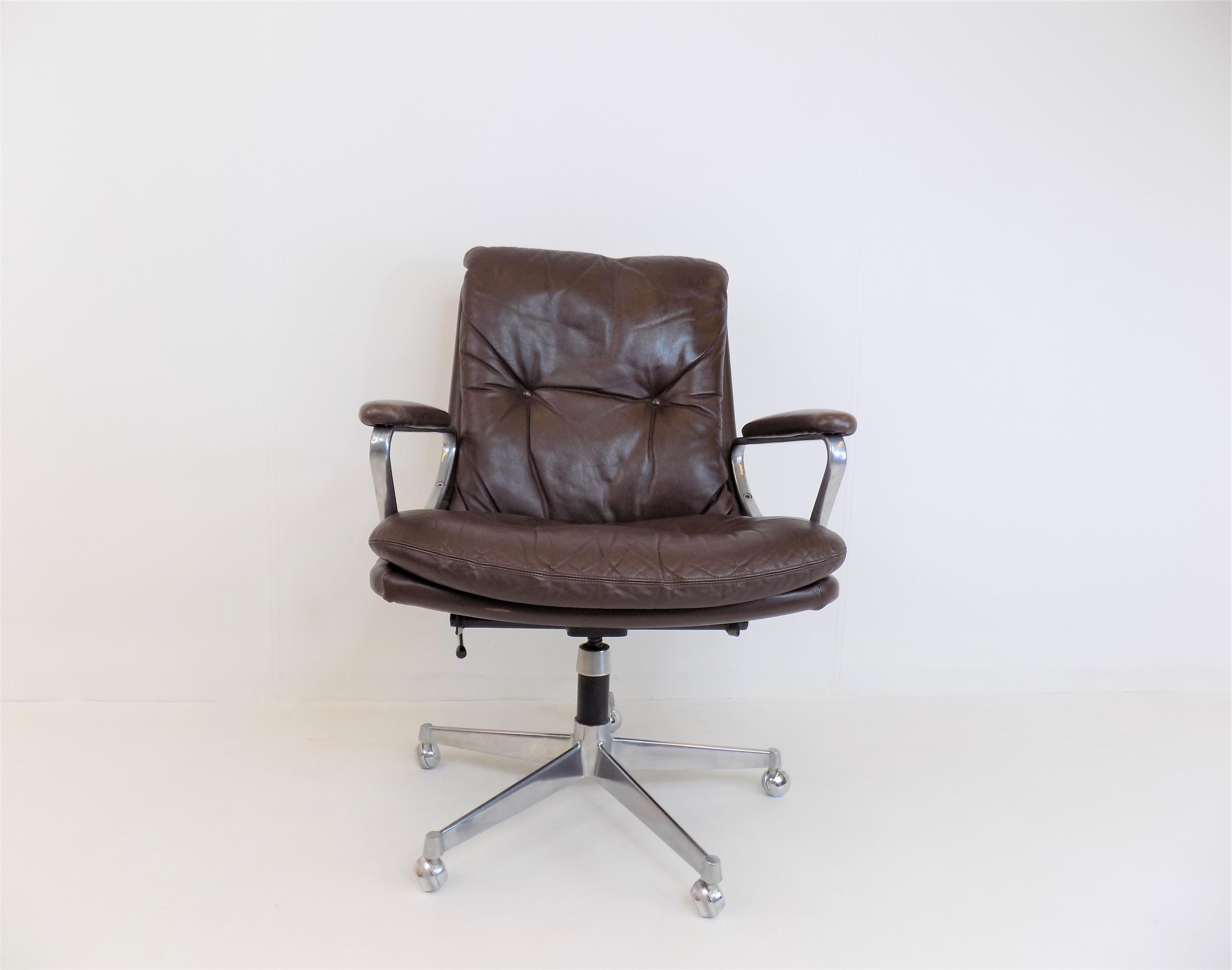 Chaise de bureau en cuir Strässle Gentilina par Andre Vandenbeuck en vente 4
