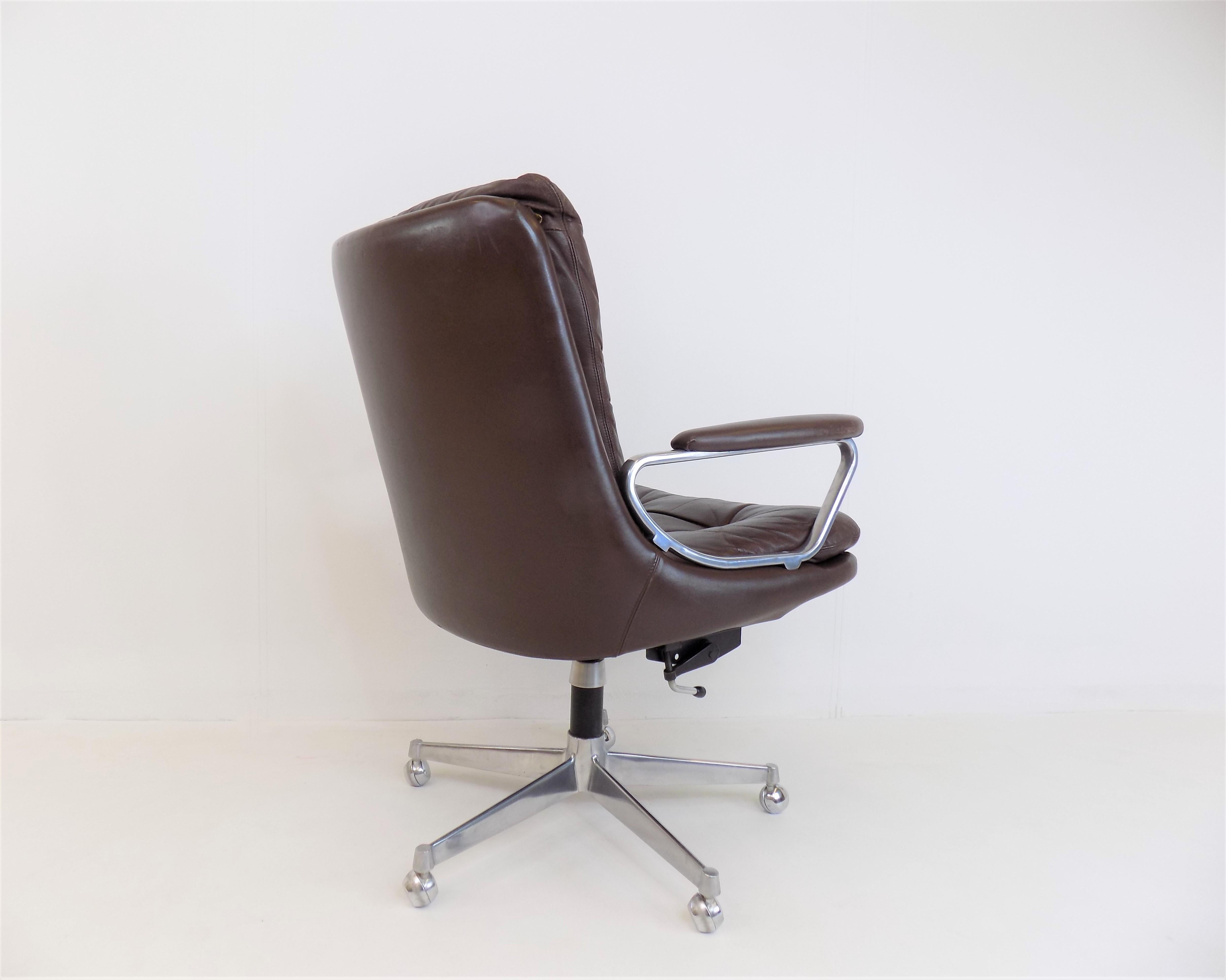 Strässle Gentilina Leather Office Chair by Andre Vandenbeuck In Good Condition For Sale In Ludwigslust, DE