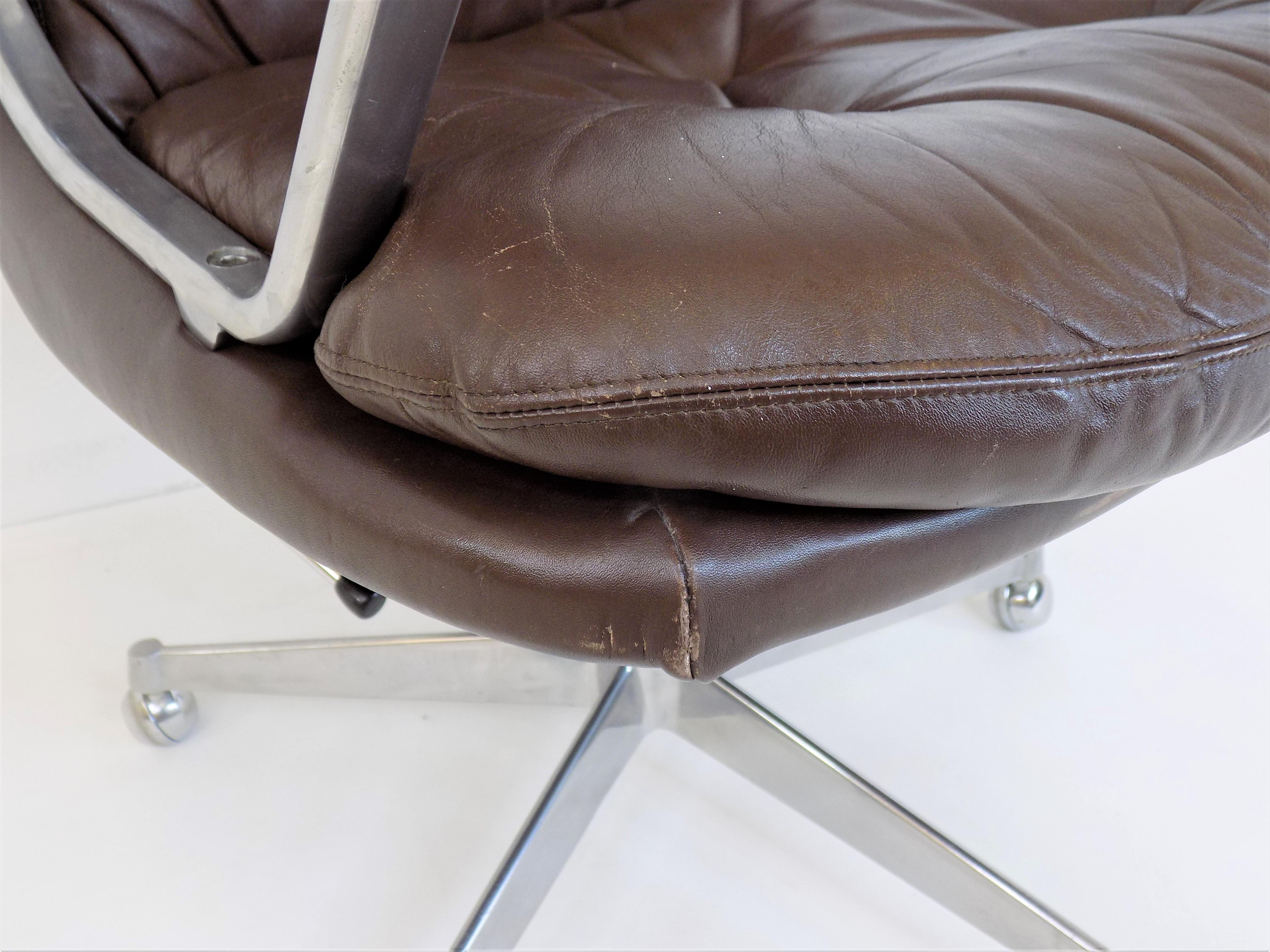 Strässle Gentilina Leather Office Chair by Andre Vandenbeuck For Sale 2