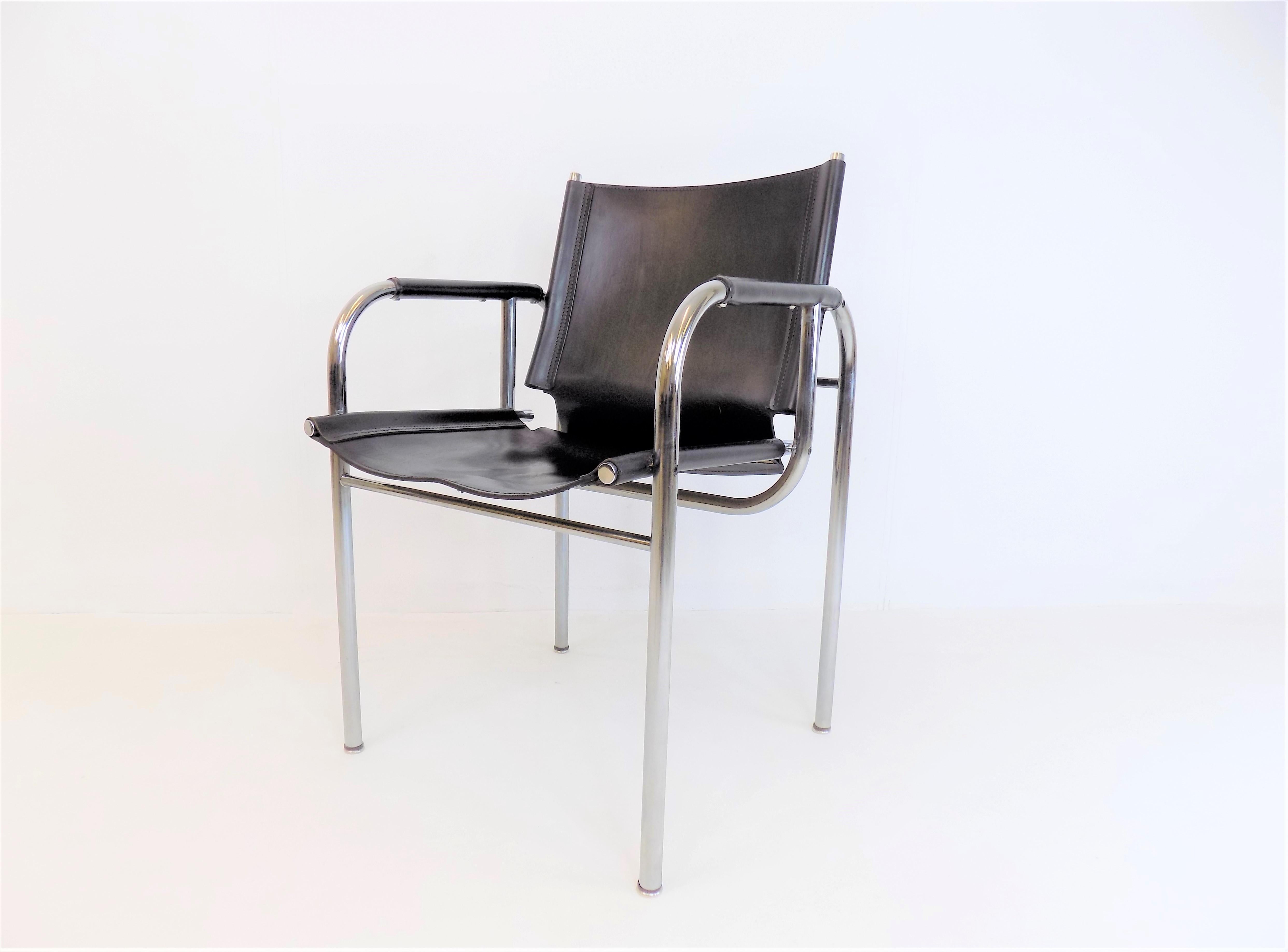 A Strässle HE leather lounge chair from the 1960s in very good condition. The leather of the lounge chair, in a deep black leather tone, is flawless with minimal patina. The chromeframe is in excellent condition. The chair can be used as an office