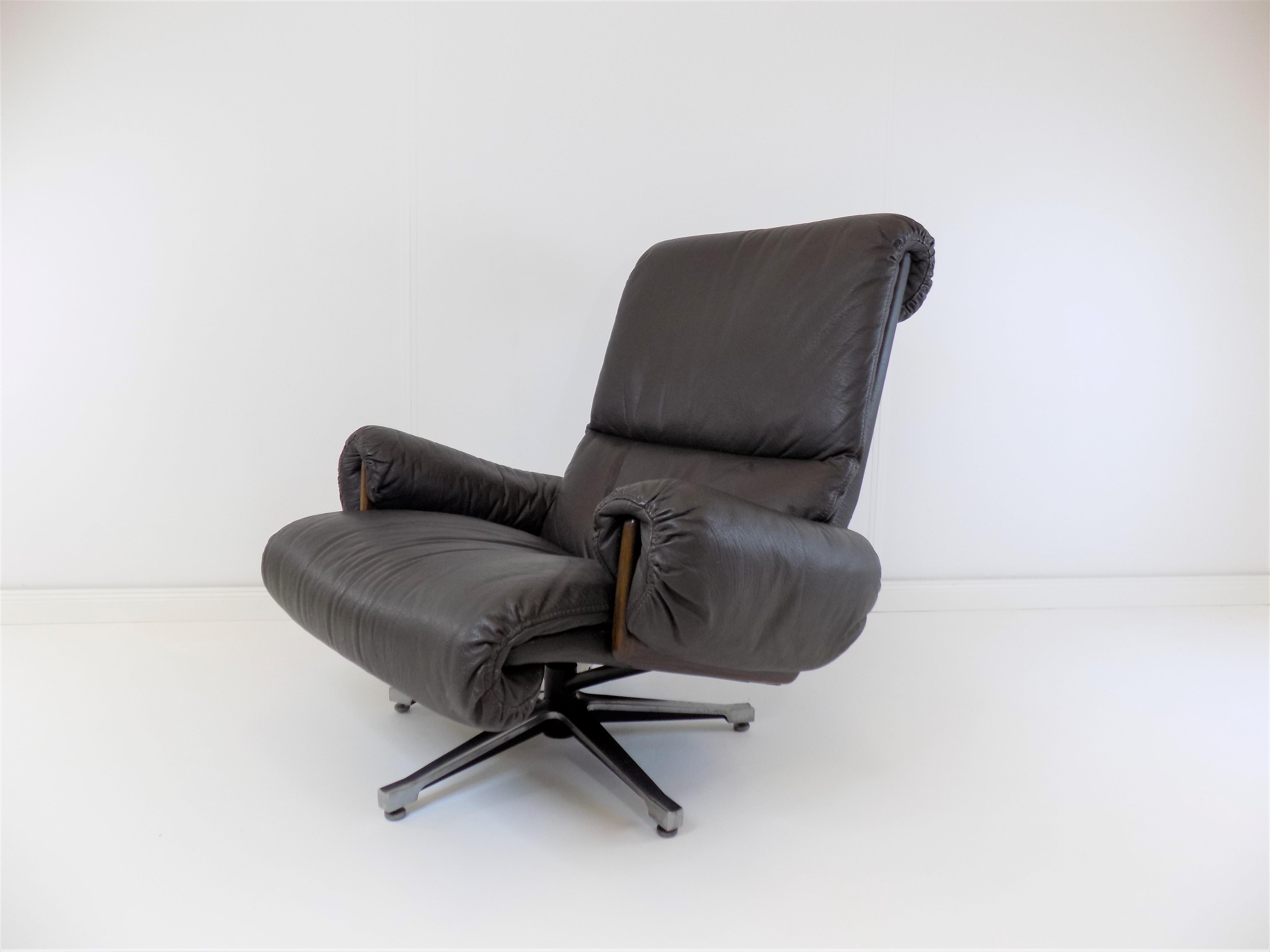 Leather Strässle King Chair Special Edition with Ottoman by Andre Vandenbeuck