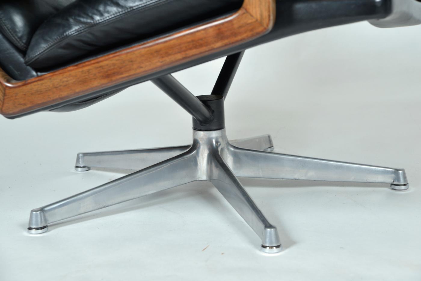 Strässle Midcentury Black Leather King Lounge Swivel Chair André Vandenbeuck 60s en vente 3