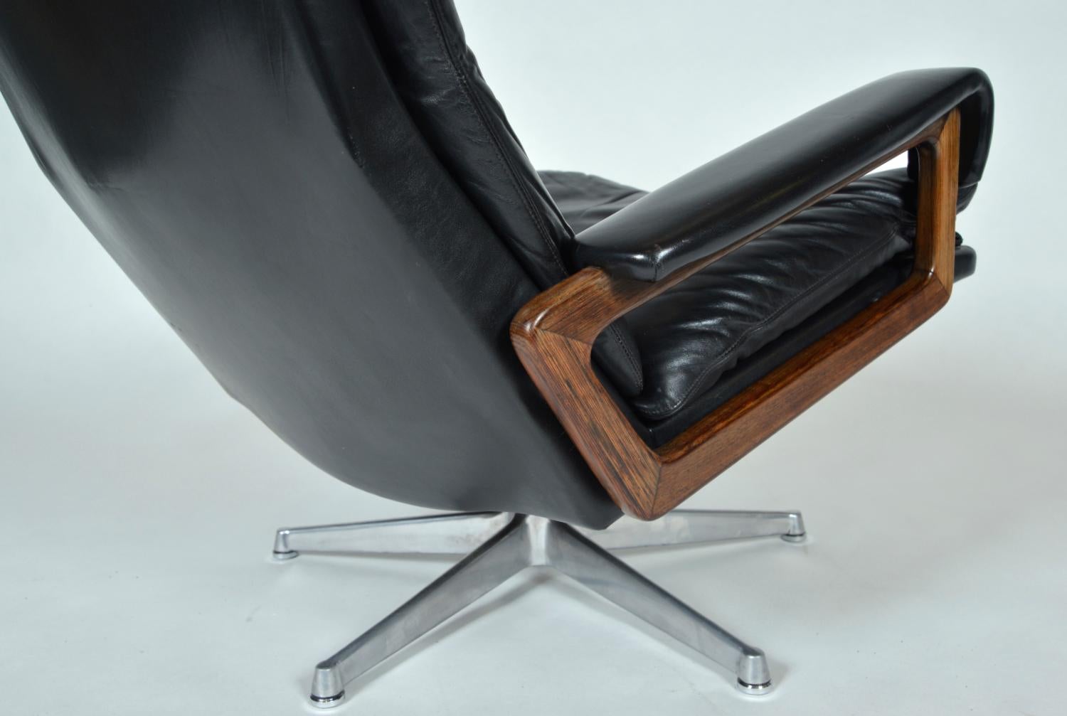 20ième siècle Strässle Midcentury Black Leather King Lounge Swivel Chair André Vandenbeuck 60s en vente