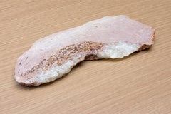 Strata Series VIII - Plateau sculptural en calcaire espagnol, grès et quartz blanc