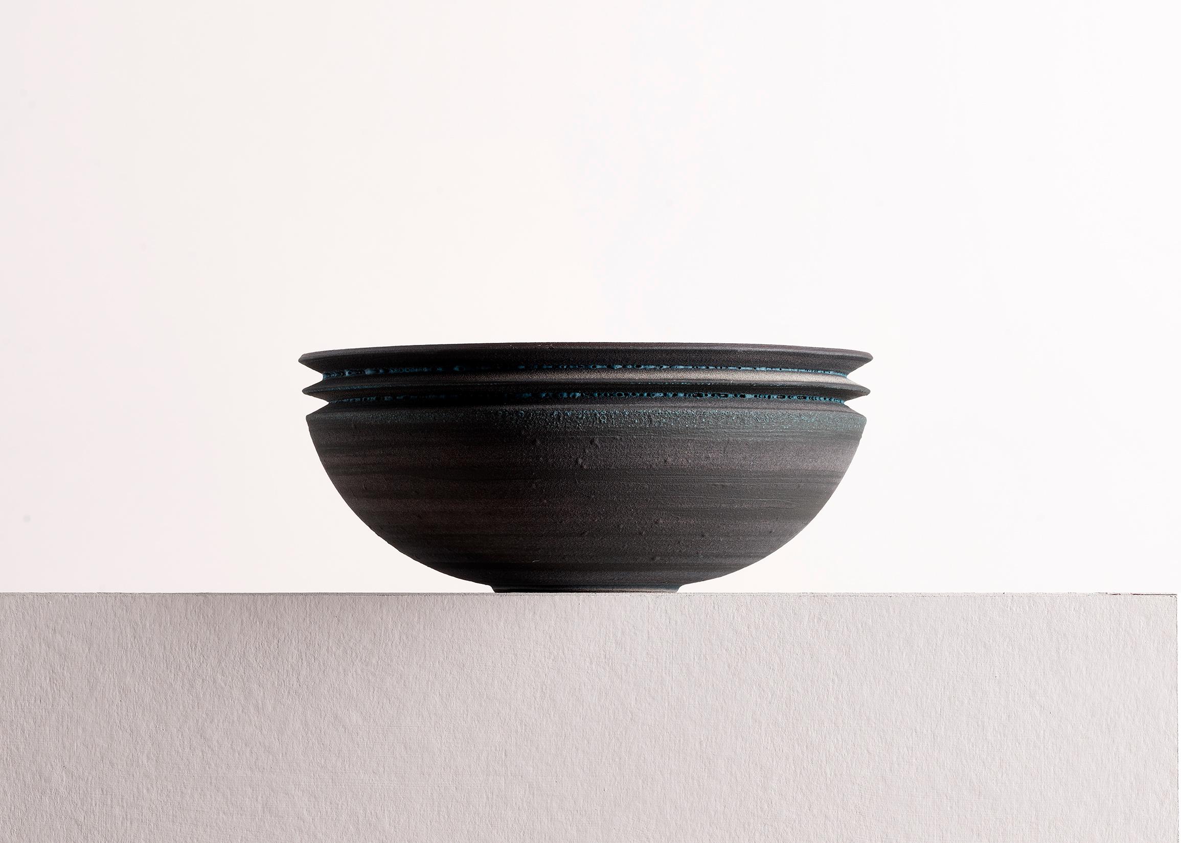 Strata, Vessel N, Bowl, Slip Cast Ceramic, N/O Vessels Collection (Sonstiges) im Angebot