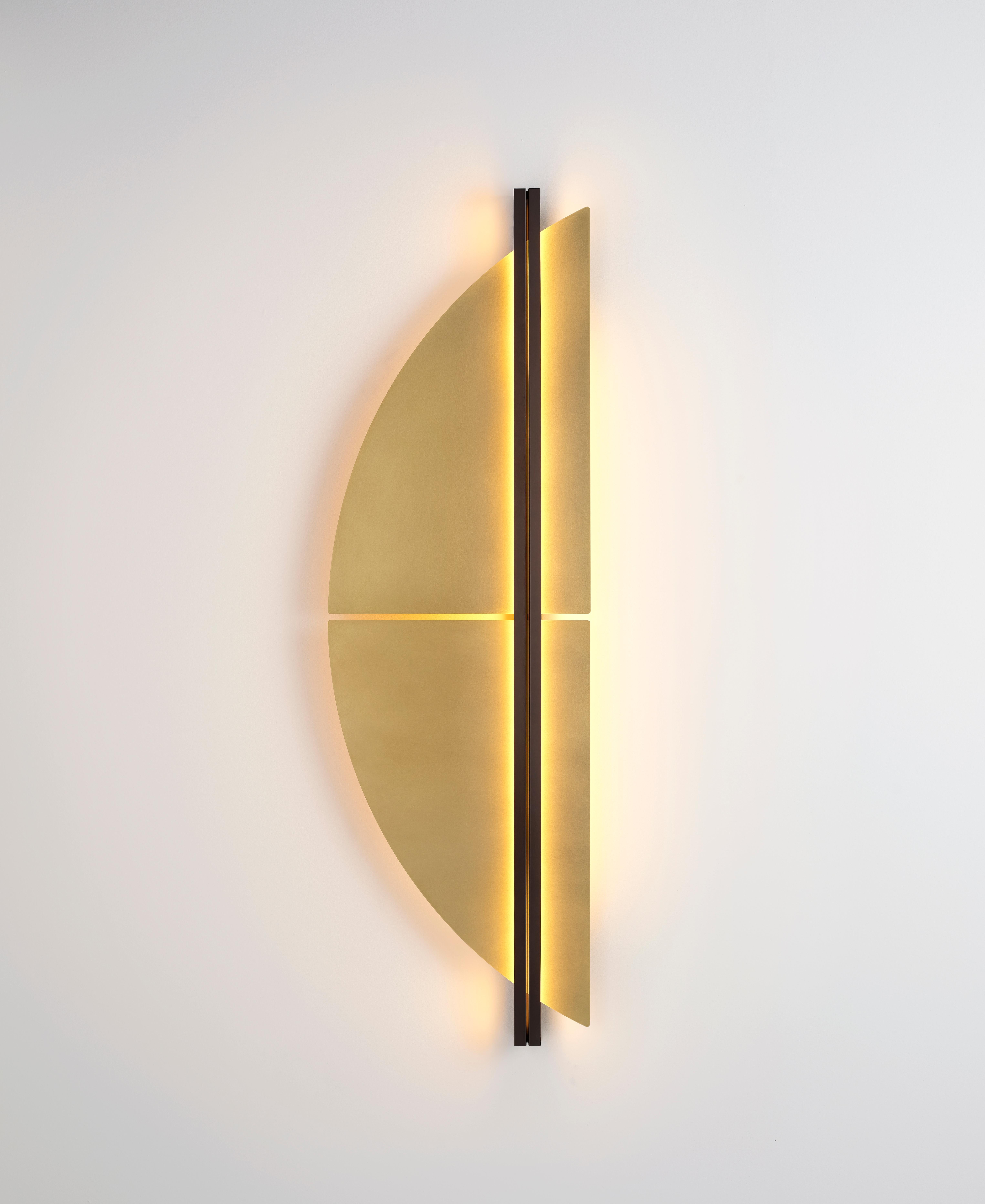 Strate Spi wall light by Emilie Cathelineau
Dimensions: W 46.2 x D 8.7 x H 150 cm
Materials: Solid brass, Polycarbonate diffuser.
Others finishes and dimensions are available.

All our lamps can be wired according to each country. If sold to