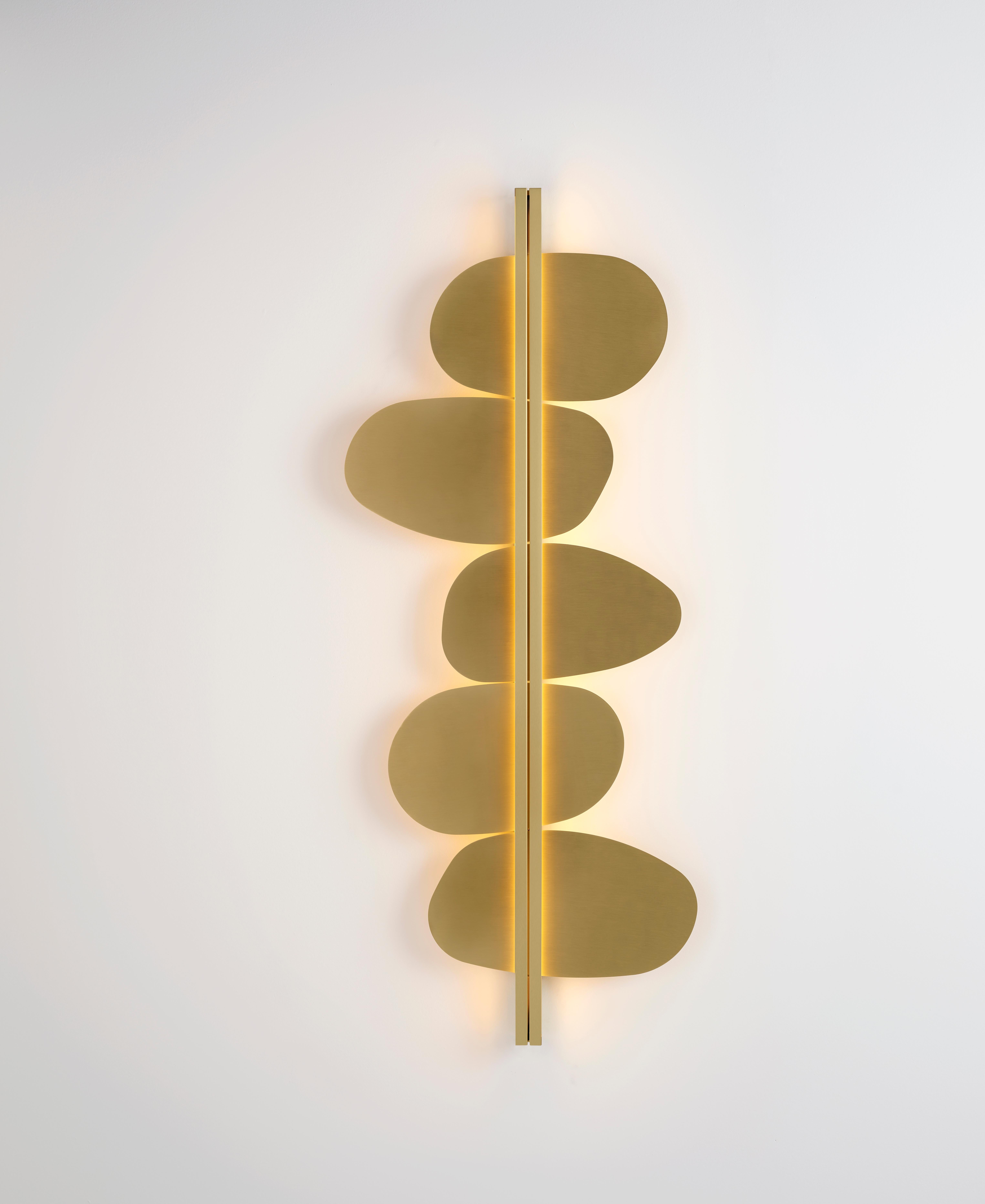 Strate stone wall light by Emilie Cathelineau
Dimensions: W 62.2 x D 8.7 x H 150 cm
Materials: solid brass, Polycarbonate diffuser.
Others finishes and dimensions are available.

All our lamps can be wired according to each country. If sold to
