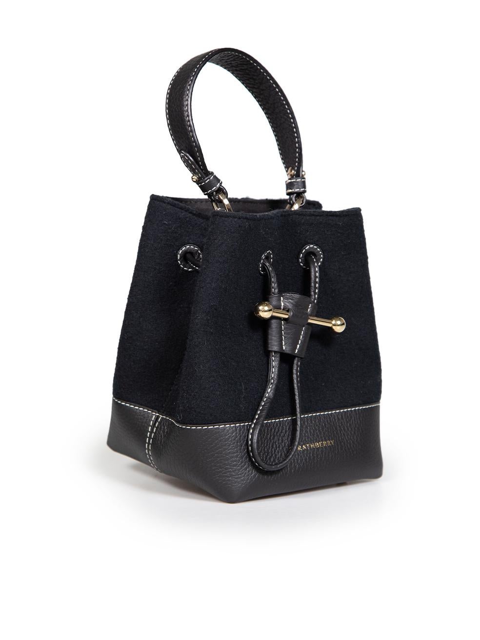 CONDITION is Very good. Minimal wear to the bag is evident. There is a small mark on the internal brand label and tarnishing to the bottom four feet on this used Strathberry designer resale item. This item comes with its original dust bag.
 
