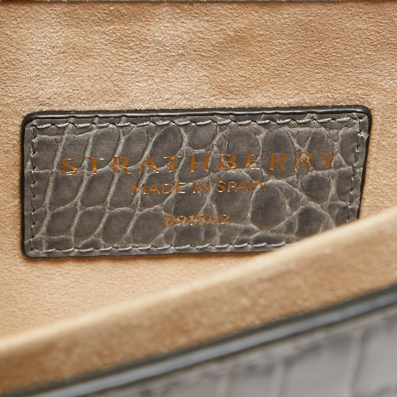 Sac à chaîne Est/Ouest en cuir gaufré croco gris Strathberry Excellent état - En vente à Dubai, Al Qouz 2