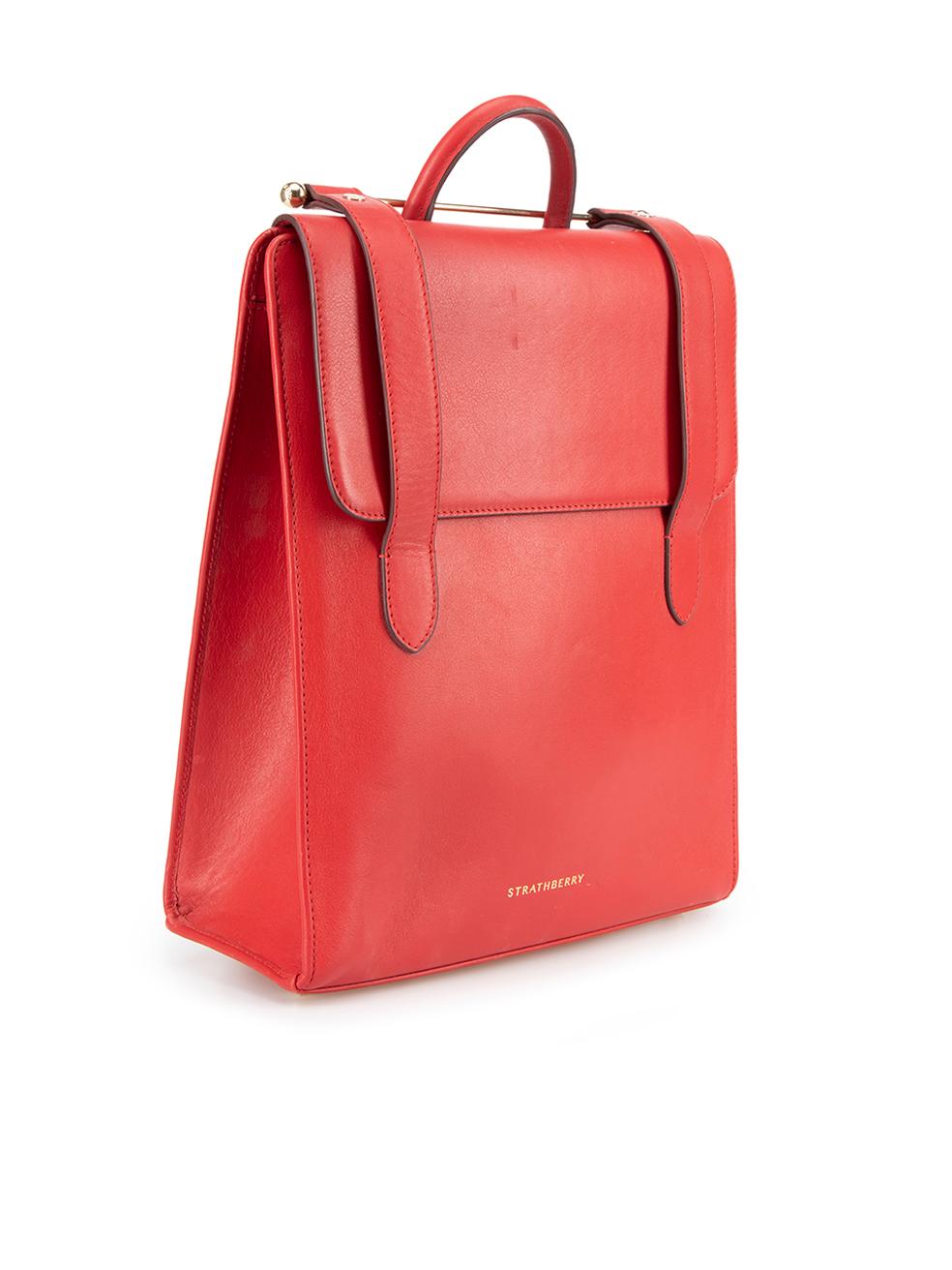 CONDITION is Very good. Minimal wear to bag is evident. Minimal wear to the leather exterior which is scuffed at the back and bag handle. The bag corners are also scuffed on this used Strathberry designer resale item. 

Details
Red
Leather
Top