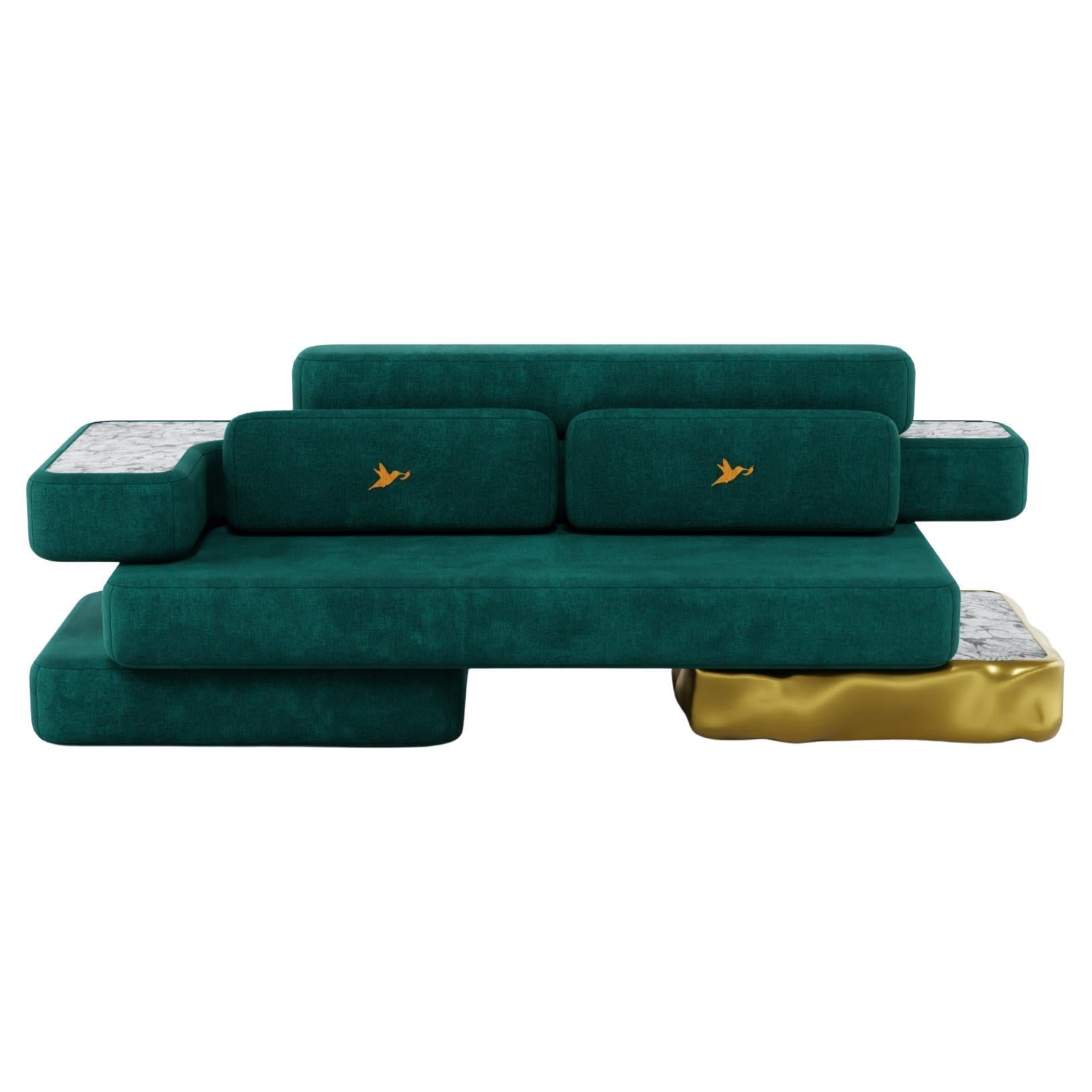 Strati Zeitgenössisches Luxussofa mit Keramikmarmor und goldenen Akzenten von MainGUILTY im Angebot