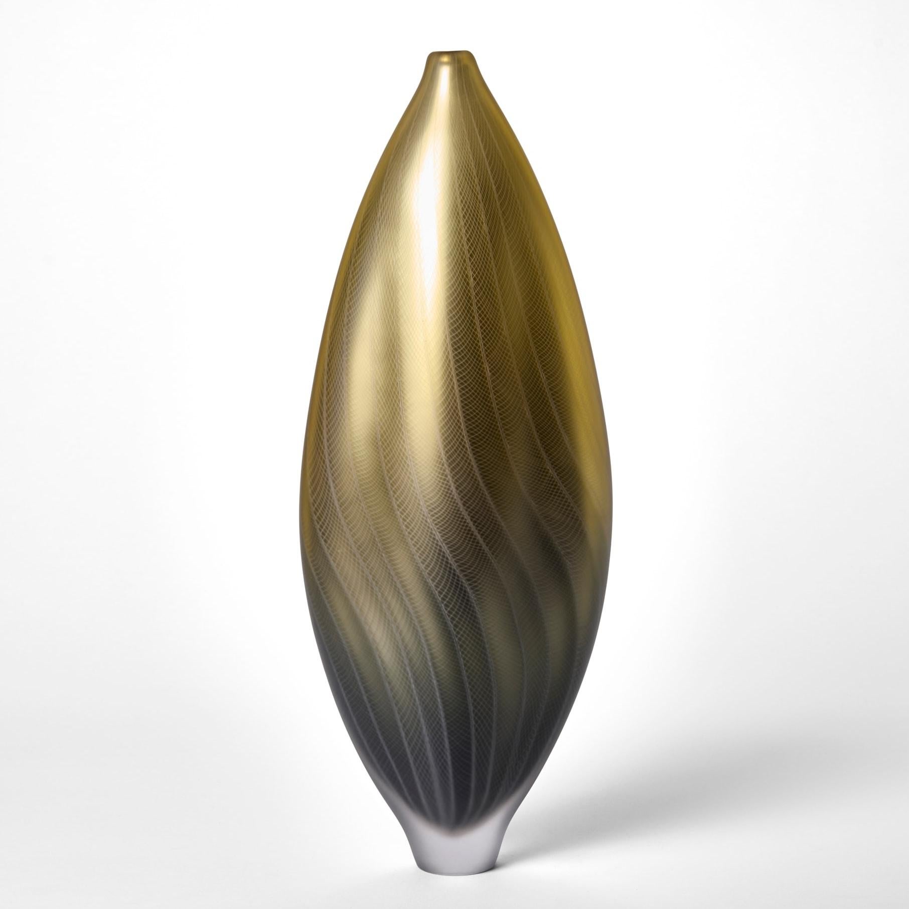 Organique Stratiform Aurum 2.0.002, récipient sculptural en verre doré soufflé à la bouche par Liam Reeves en vente