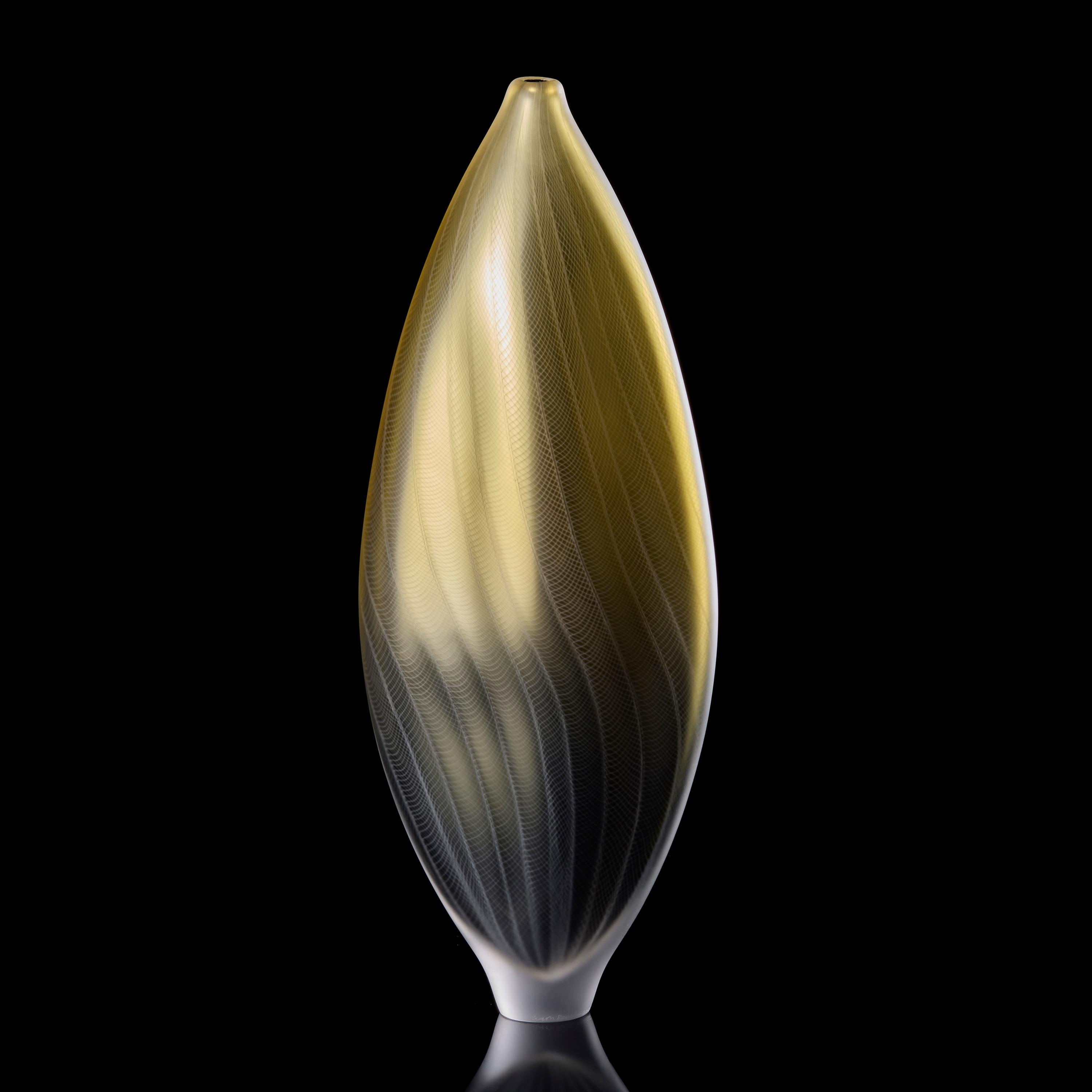 Stratiform Aurum 2.0.002, récipient sculptural en verre doré soufflé à la bouche par Liam Reeves Neuf - En vente à London, GB