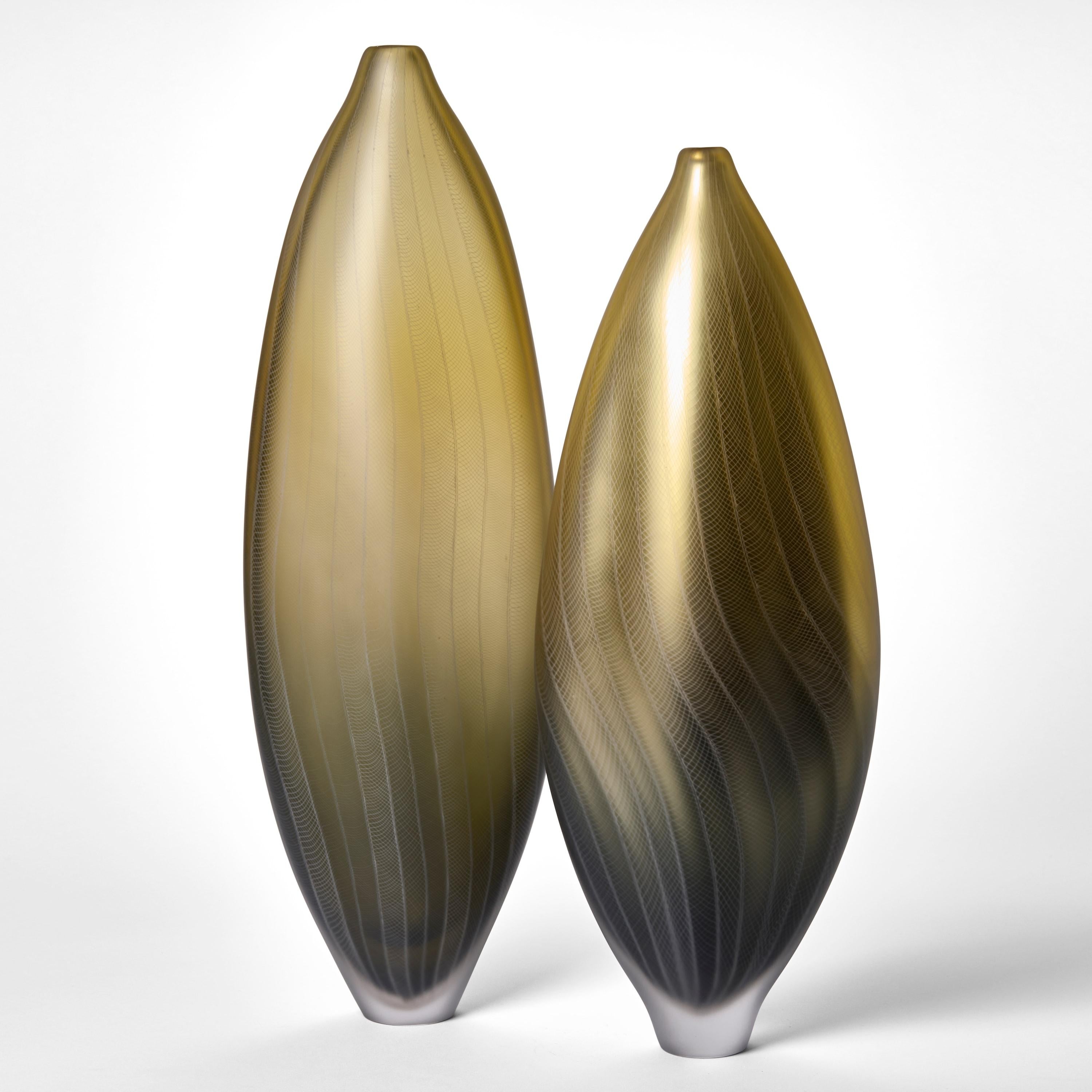 XXIe siècle et contemporain Stratiform Aurum 2.0.002, récipient sculptural en verre doré soufflé à la bouche par Liam Reeves en vente