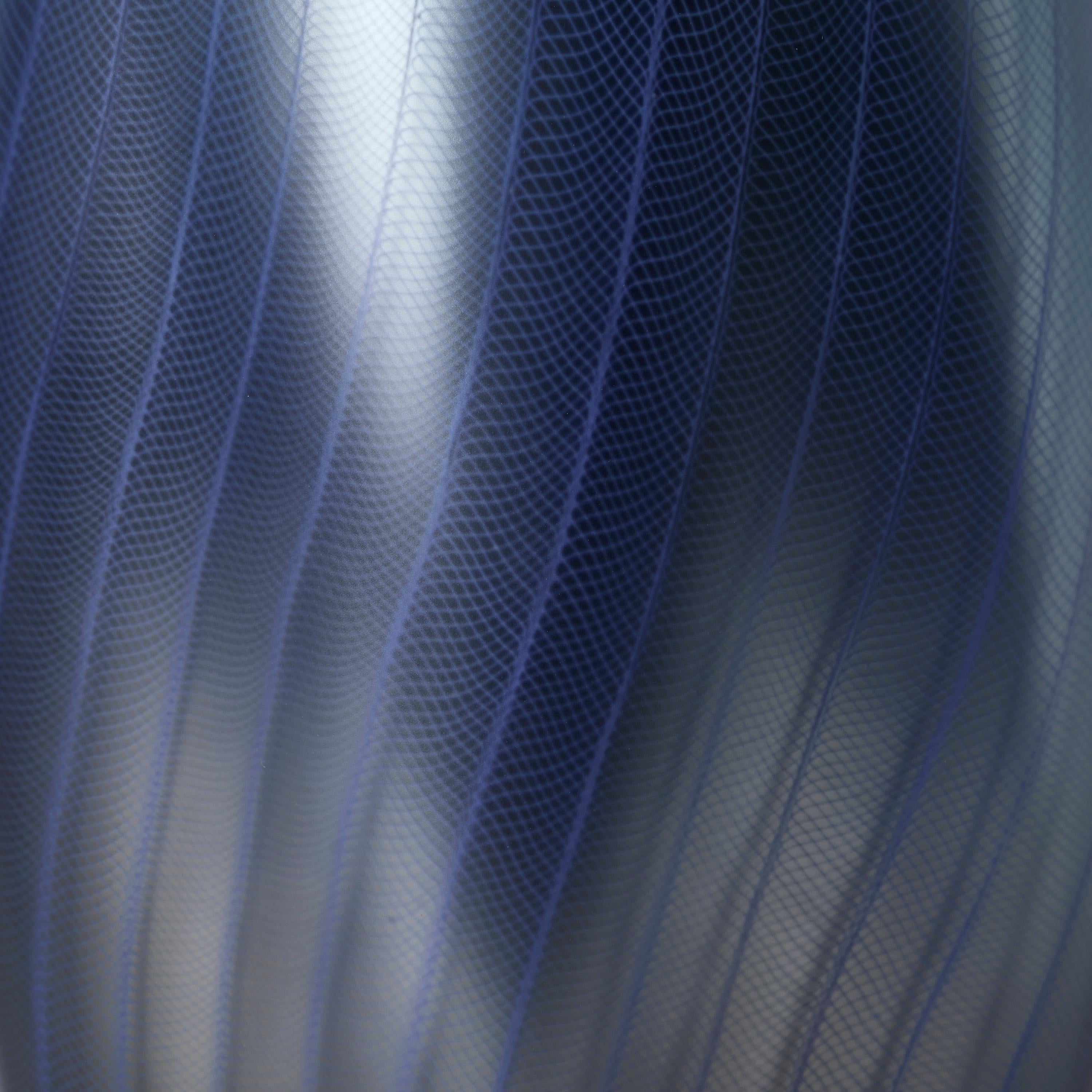 Fatto a mano Stratiform Caerulus 2.0.004, vaso in vetro soffiato blu metallizzato di Liam Reeves in vendita