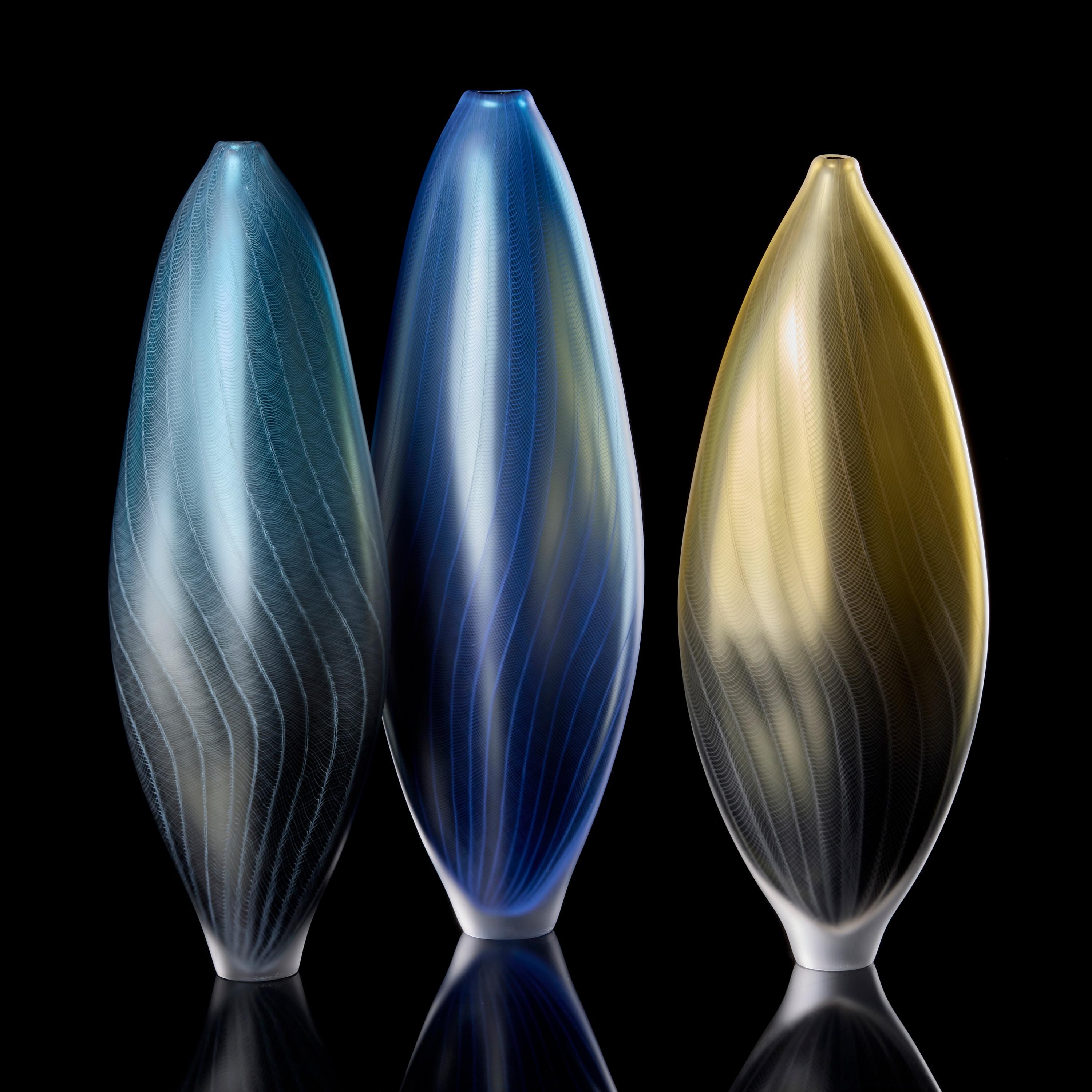 Vetro Stratiform Caerulus 2.0.004, vaso in vetro soffiato blu metallizzato di Liam Reeves in vendita