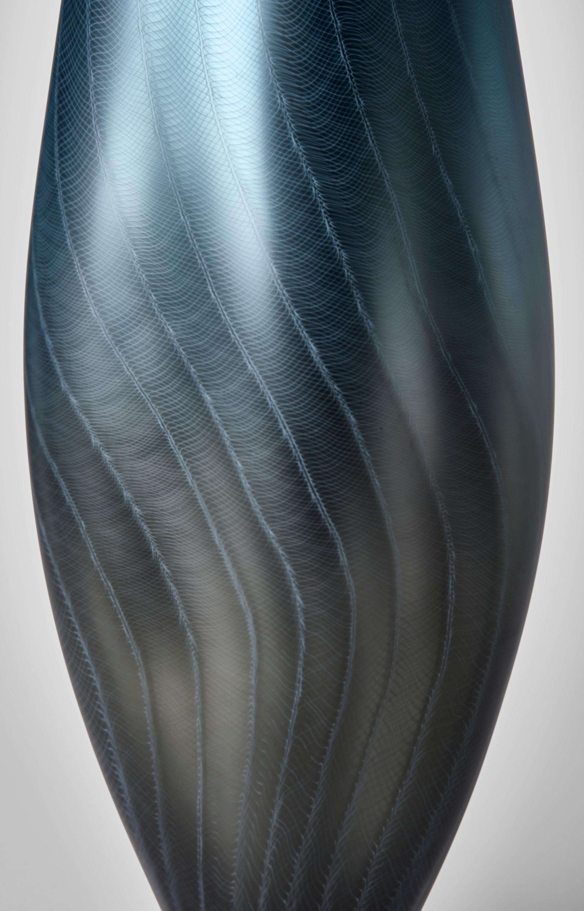 Stratiform Turchese 2.0.002, recipiente de vidrio azul metálico y gris de Liam Reeves Británico en venta