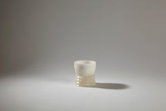 Vaso "Strato Uno" in alabastro toscano di Andrea Grecucci