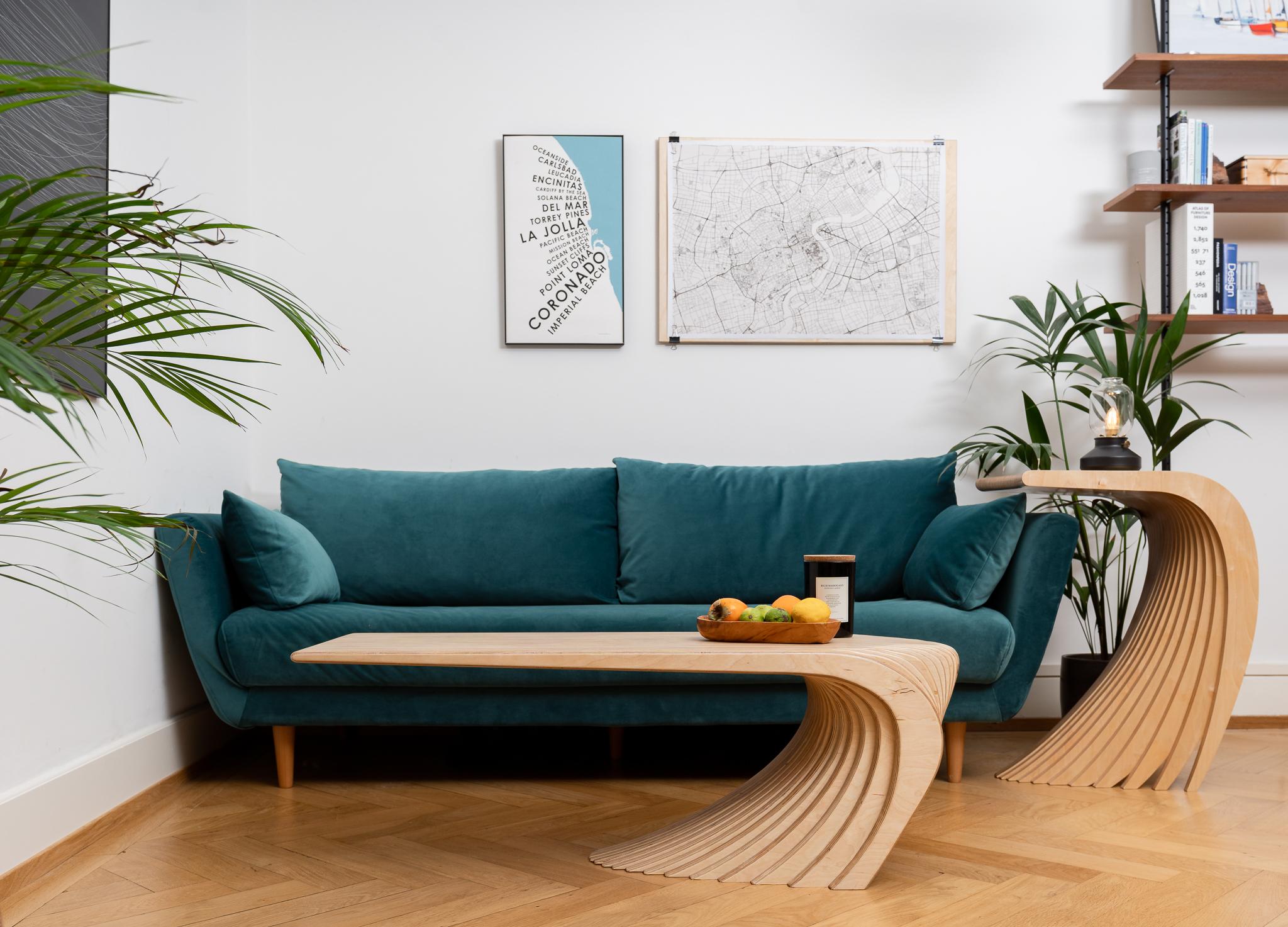 Inspirée par la nature, notre table basse Wave est l'expression gracieuse d'une asymétrie équilibrée en parfait équilibre. Des lignes nettes, des courbes ondulantes et des jeux de lumière dynamiques définissent notre travail. La forme est accentuée
