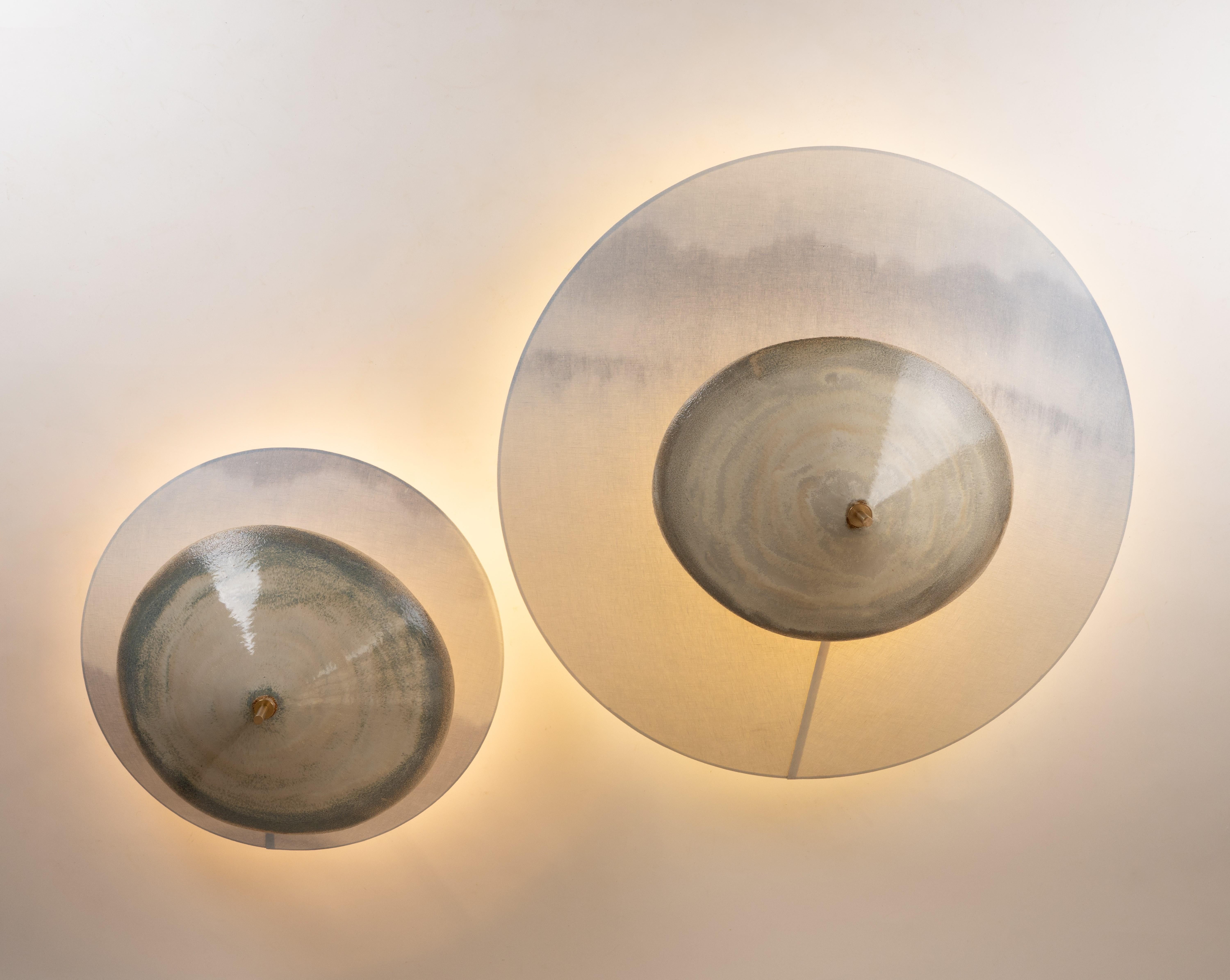 Francese Sospensione contemporanea in feltro a due livelli con accenti d'ottone Soft Gradient di Elsa Foulon in vendita