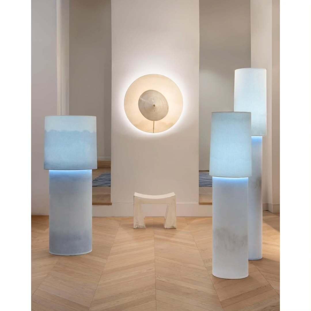 Lampada da parete contemporanea in feltro a due livelli con accenti d'ottone Soft Gradient di Elsa Foulon in vendita 1
